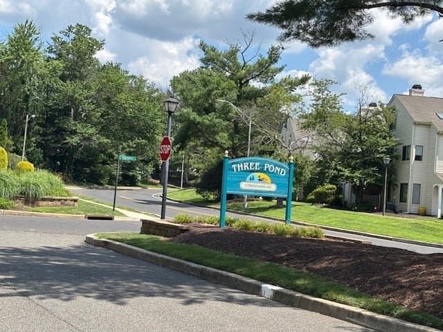 Voorhees Township Townhome: 1151 Golden Pond Ct