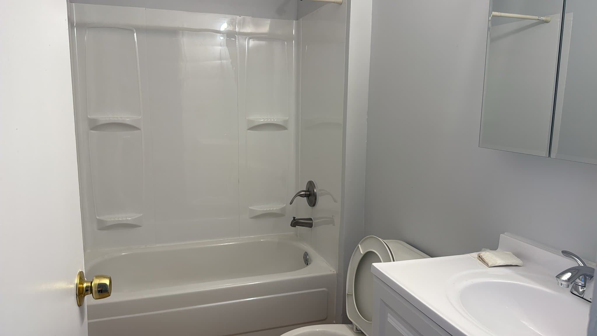 Hartford Apartment: 464 Wethersfield Avenue