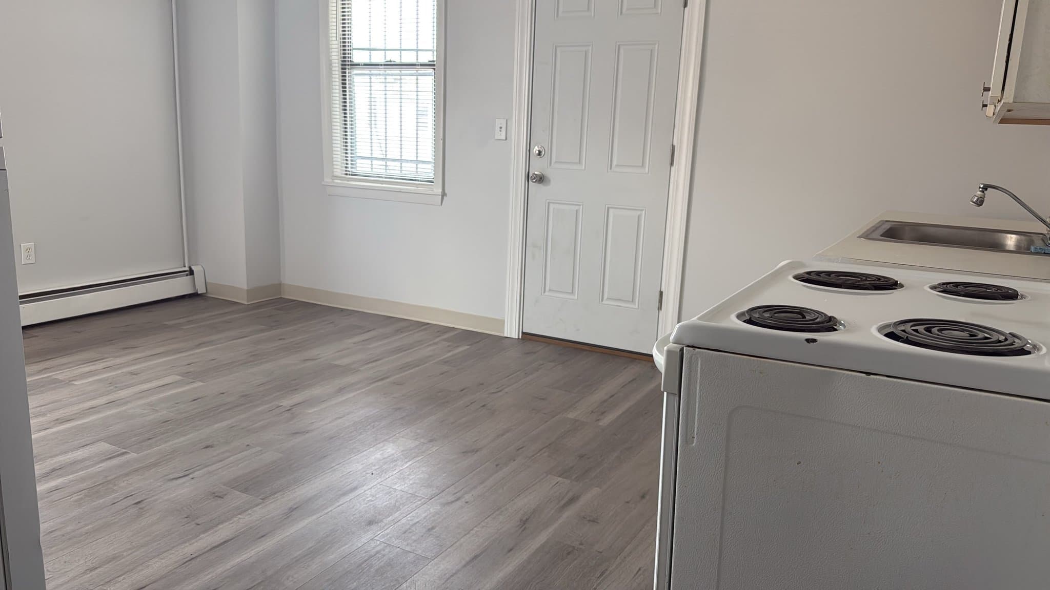 Hartford Apartment: 464 Wethersfield Avenue