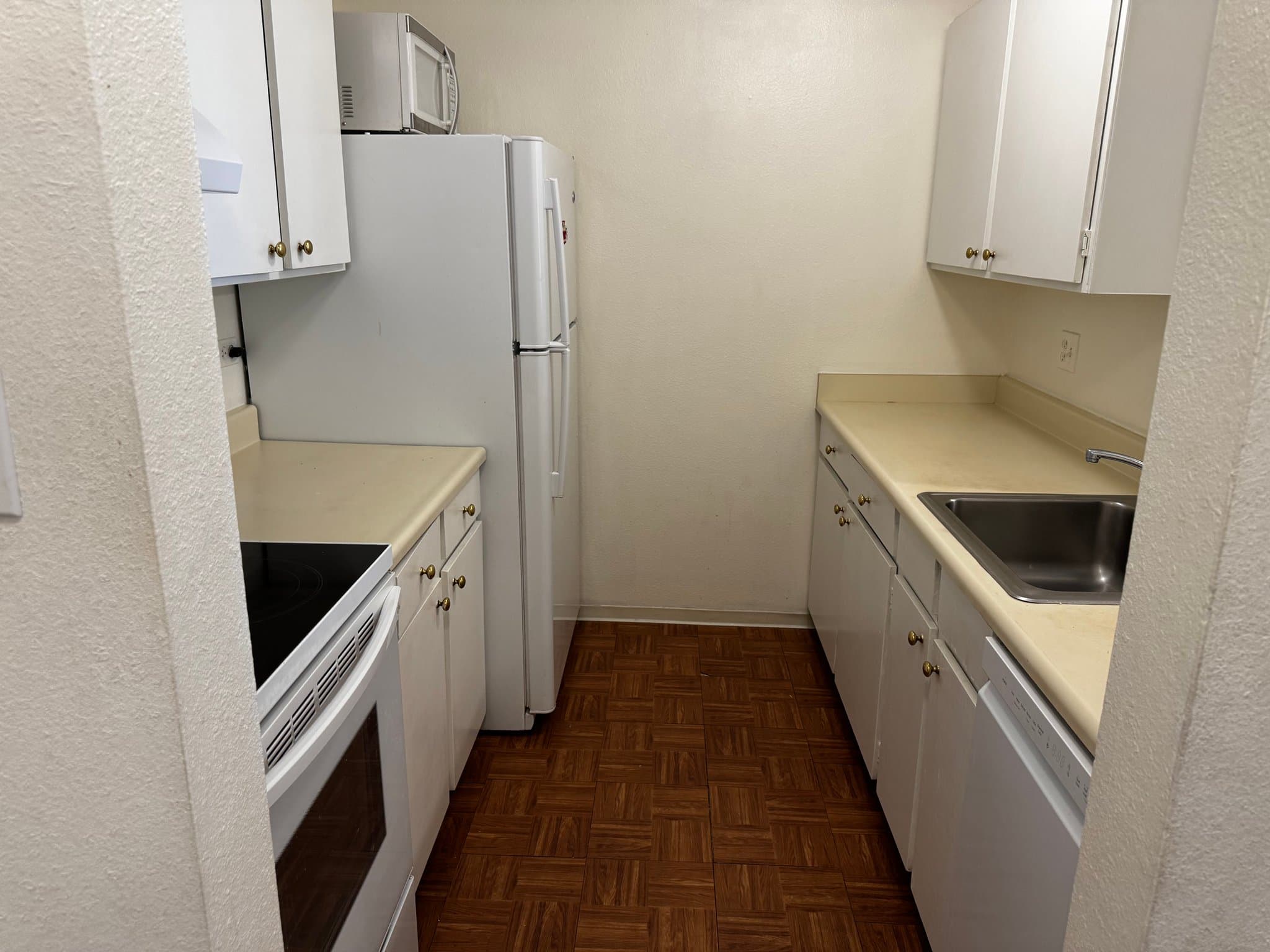 Aurora Condo: 2231 S Vaughn Way