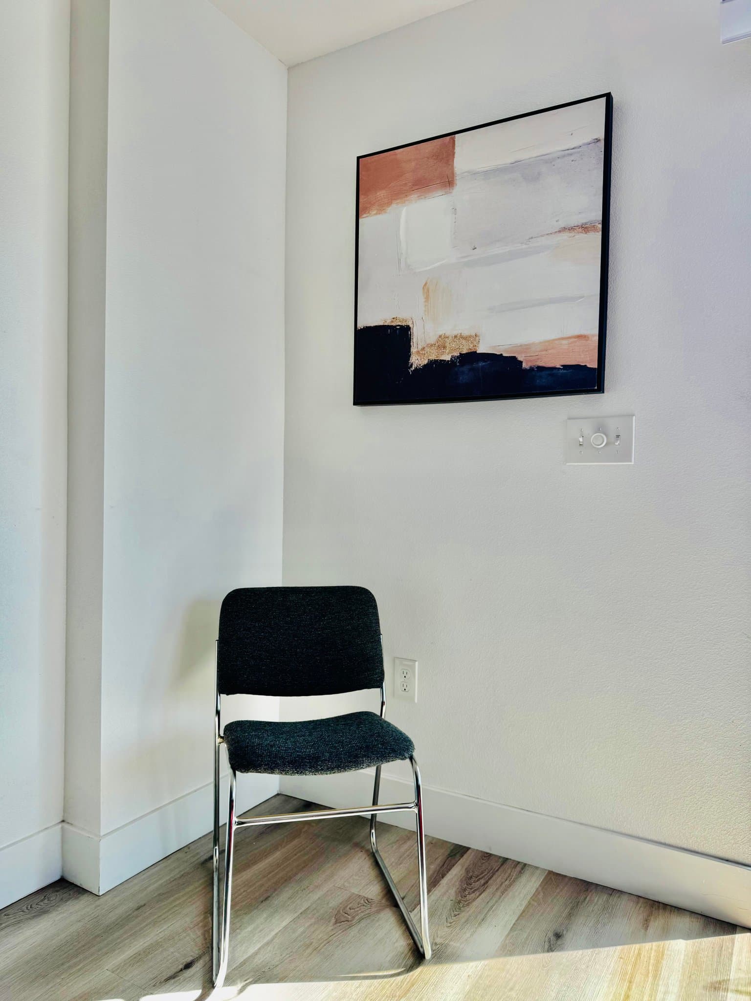 Los Angeles Single Room: 215 E 29th Street