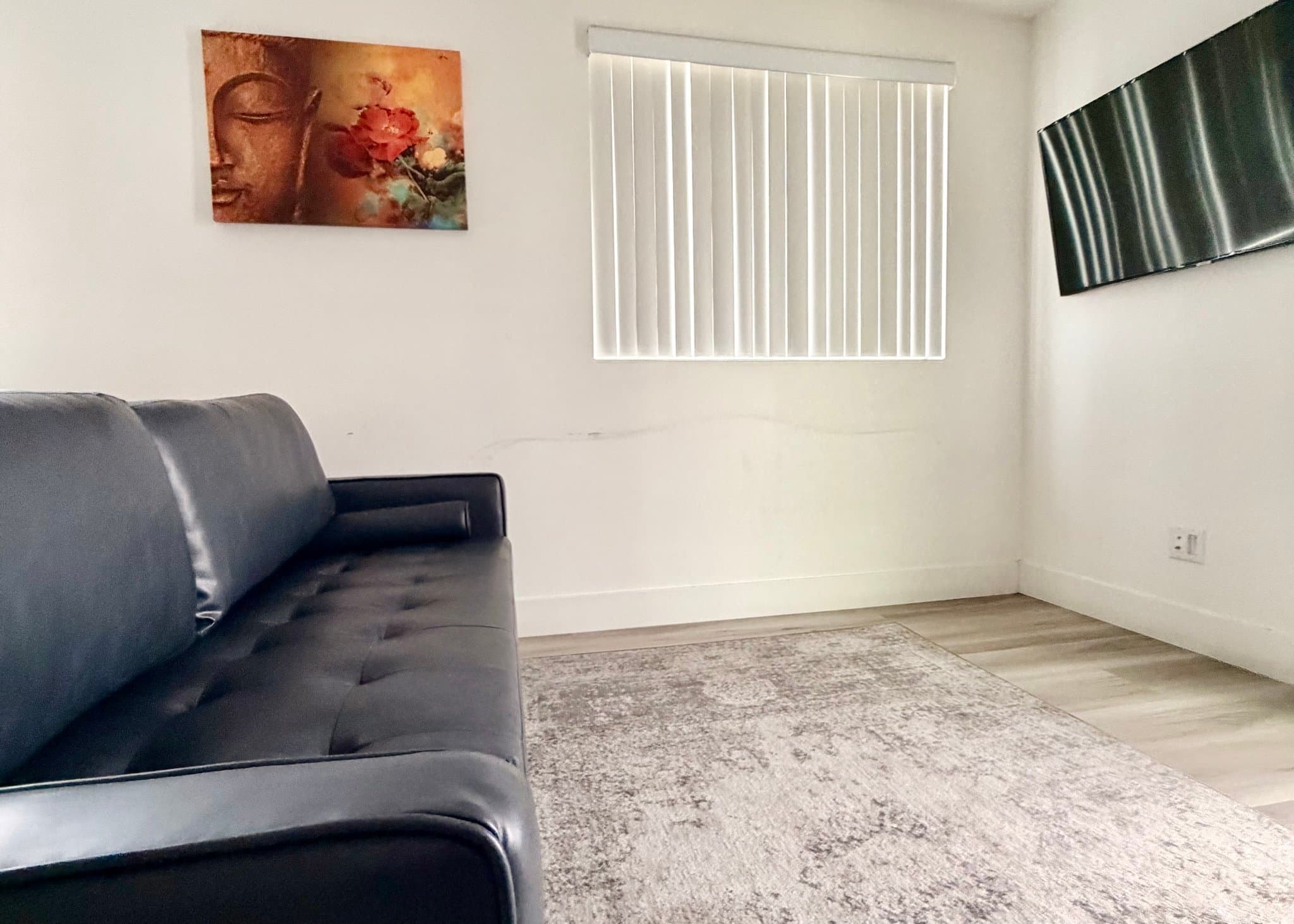 Los Angeles Single Room: 215 E 29th Street