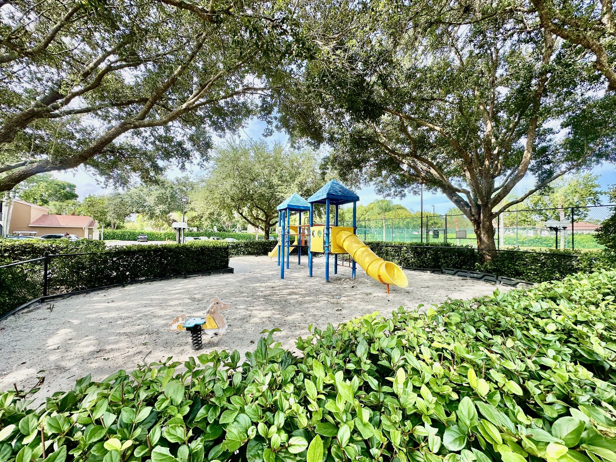 NAPLES Condo: 1230 RESERVE WAY