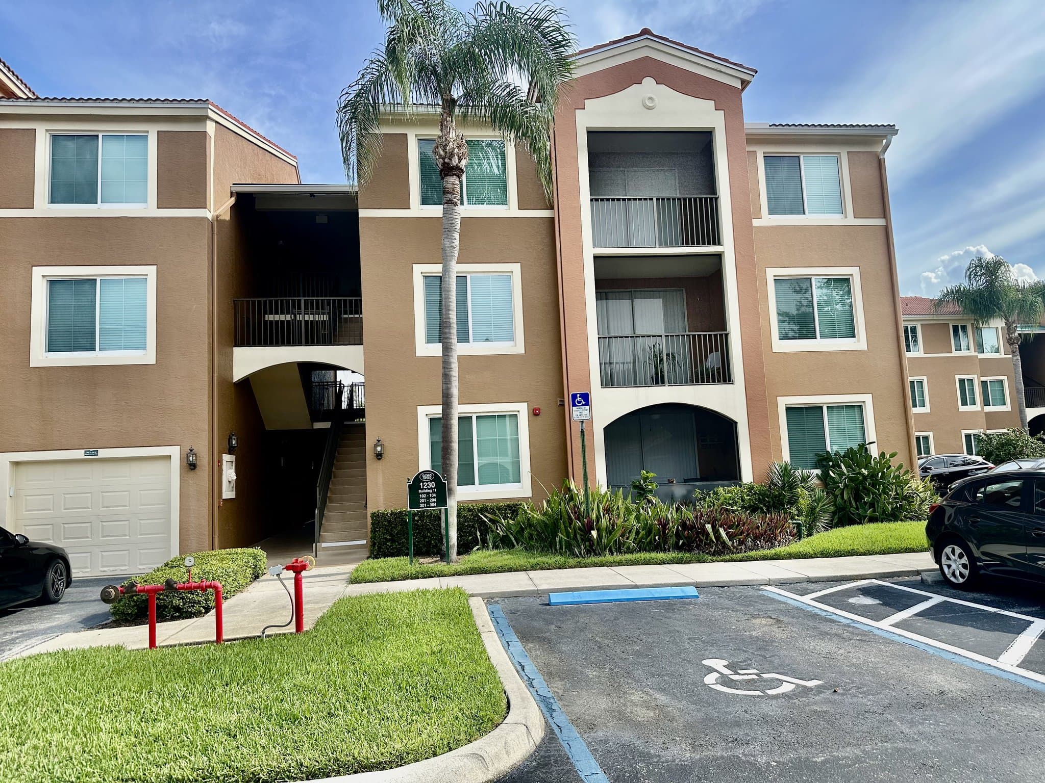 NAPLES Condo: 1230 RESERVE WAY