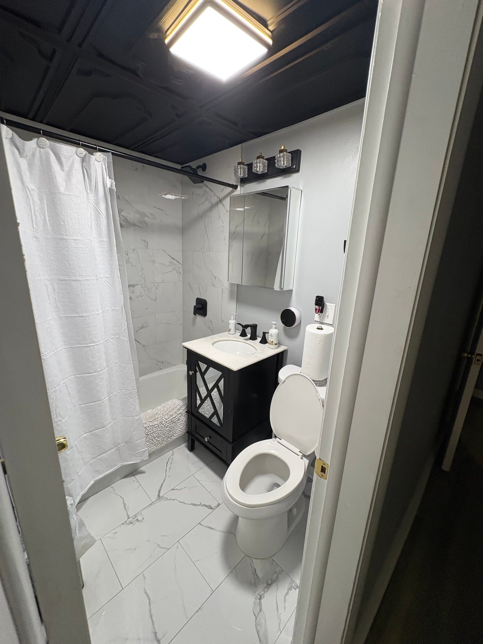 Chicago Apartment: 9206 S Phillips Ave