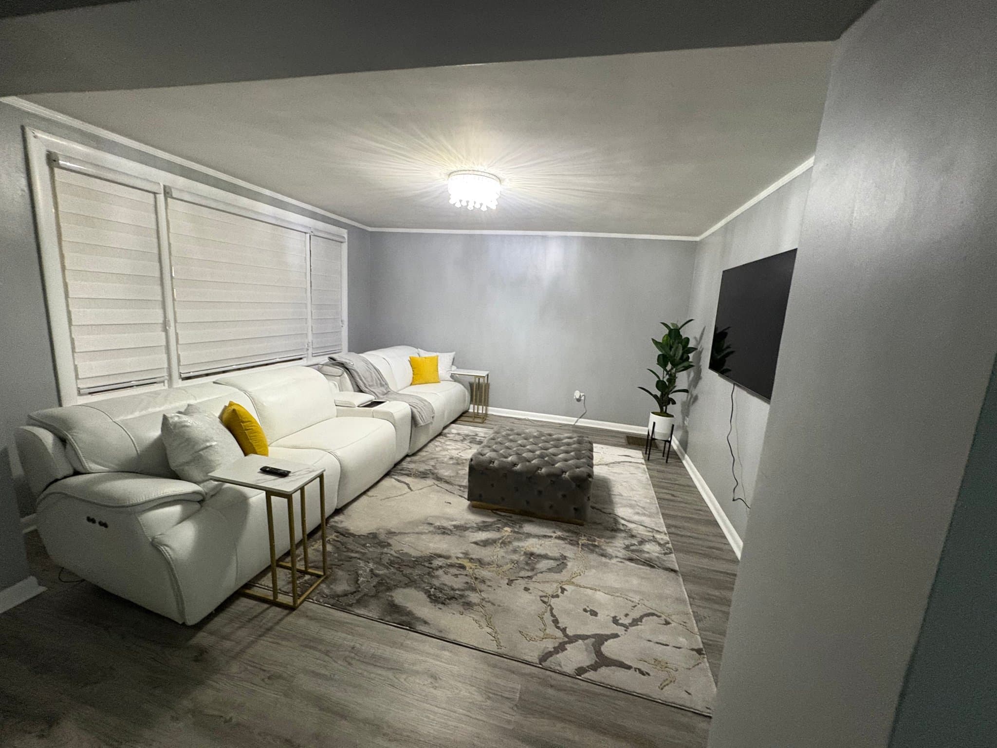 Chicago Apartment: 9206 S Phillips Ave