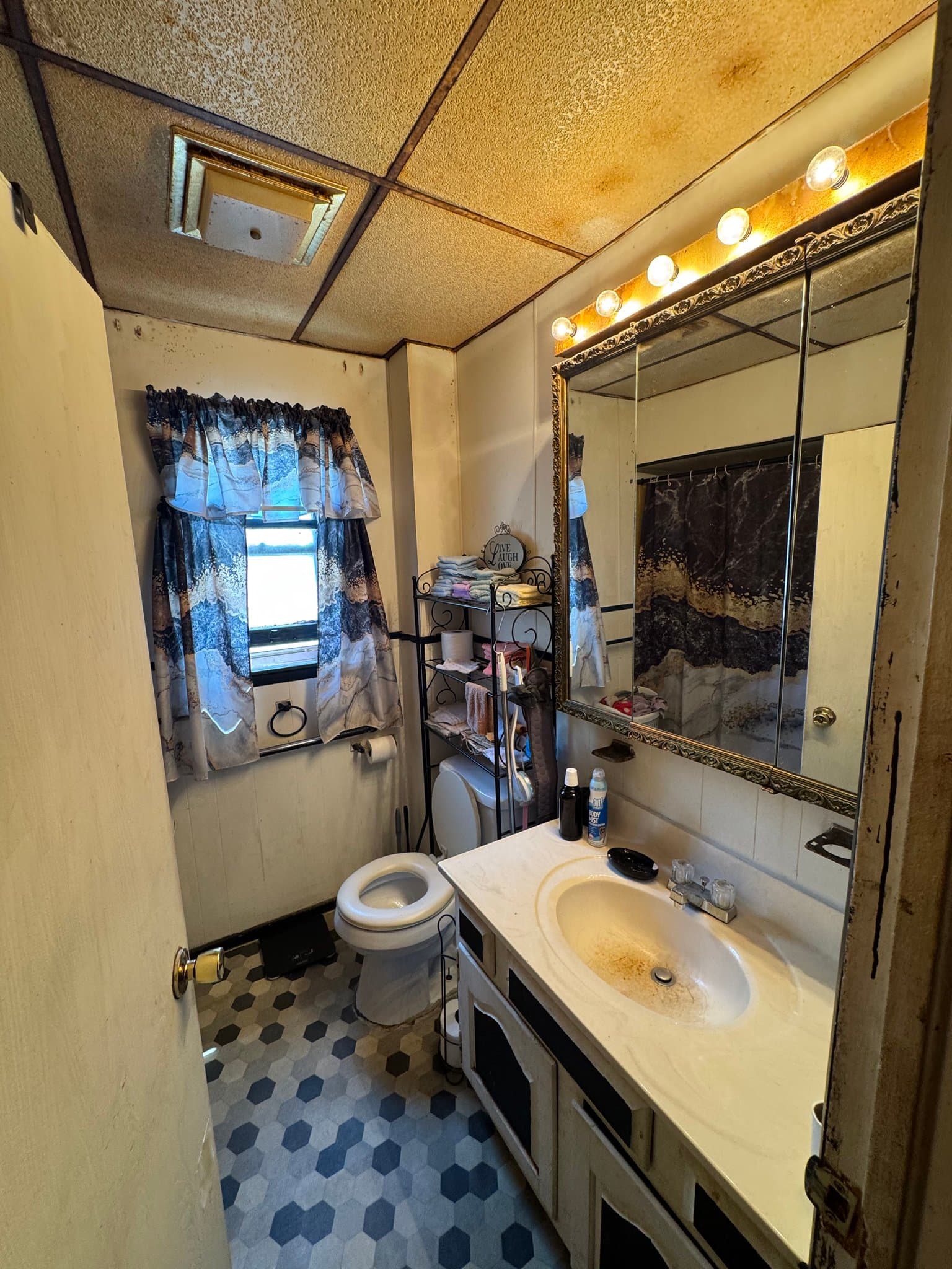 Saginaw House: 726 S 10th St