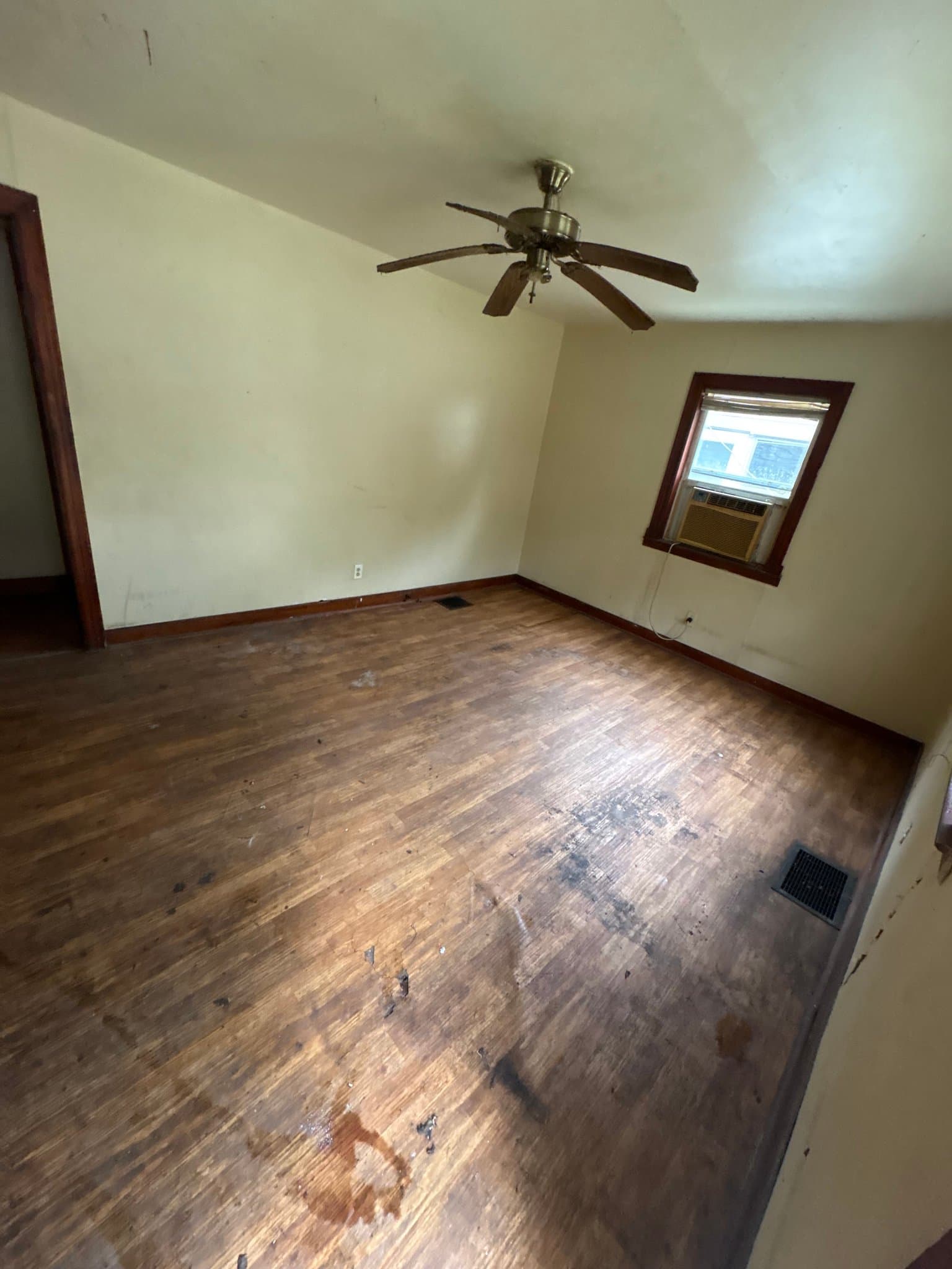 Decatur House: 1923 N Church St