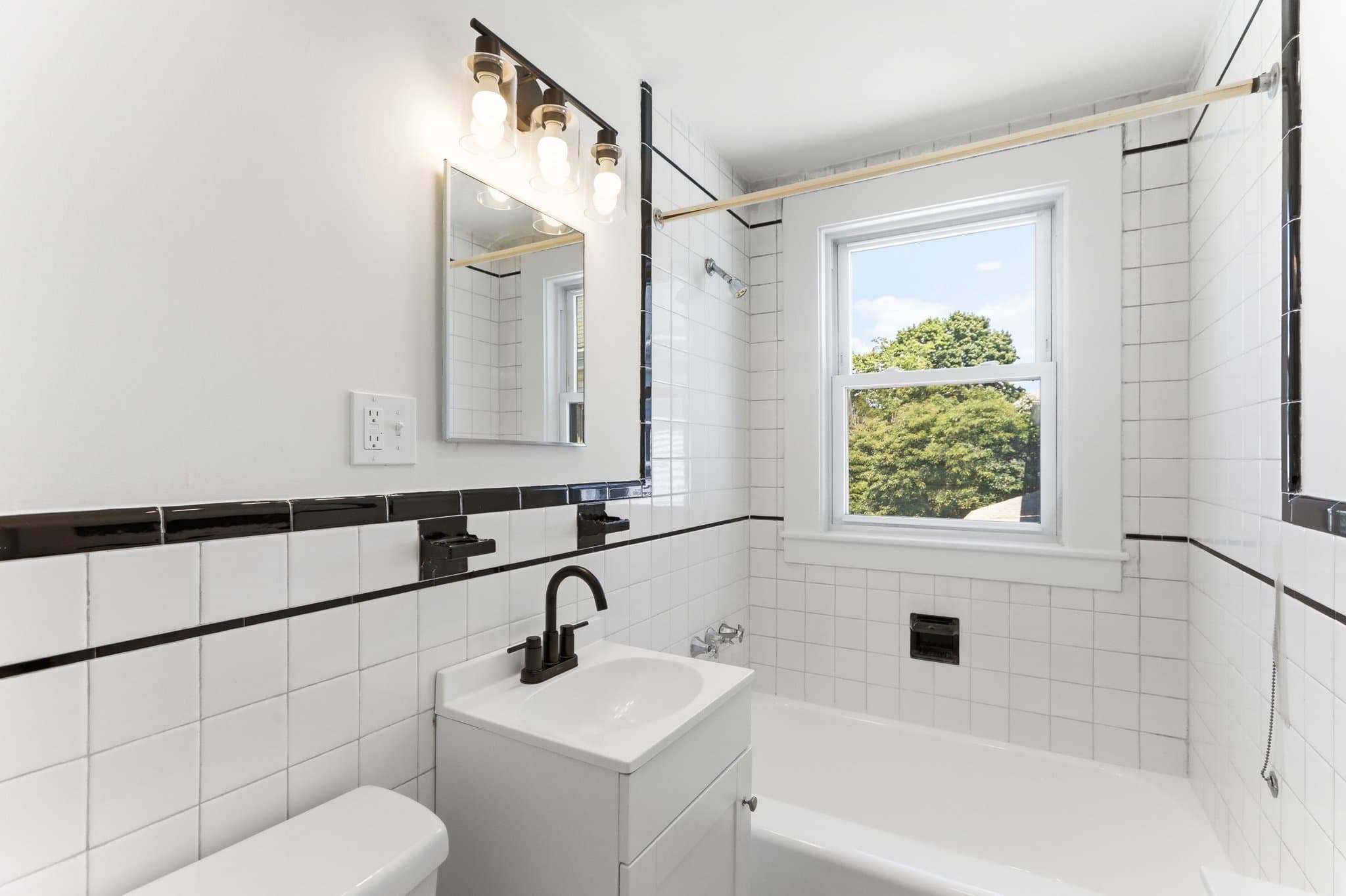 New Bedford Apartment: 21 James St
