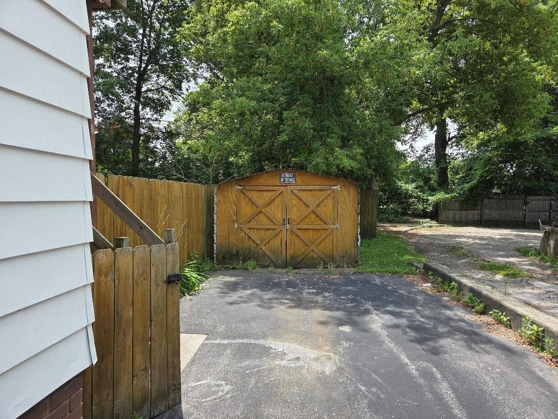 Saginaw House: 1209 Gratiot Ave.