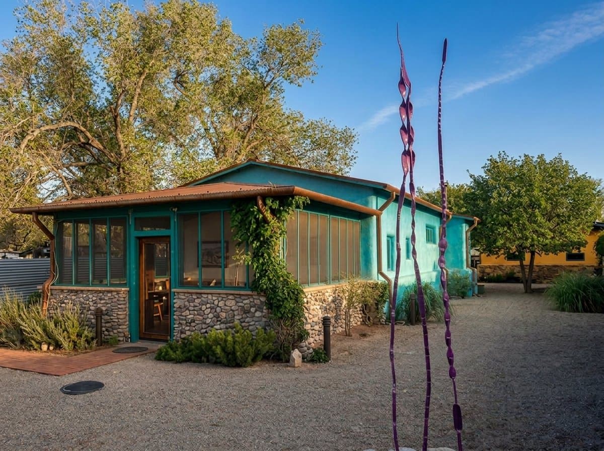 Cerrillos House: 40 Main St