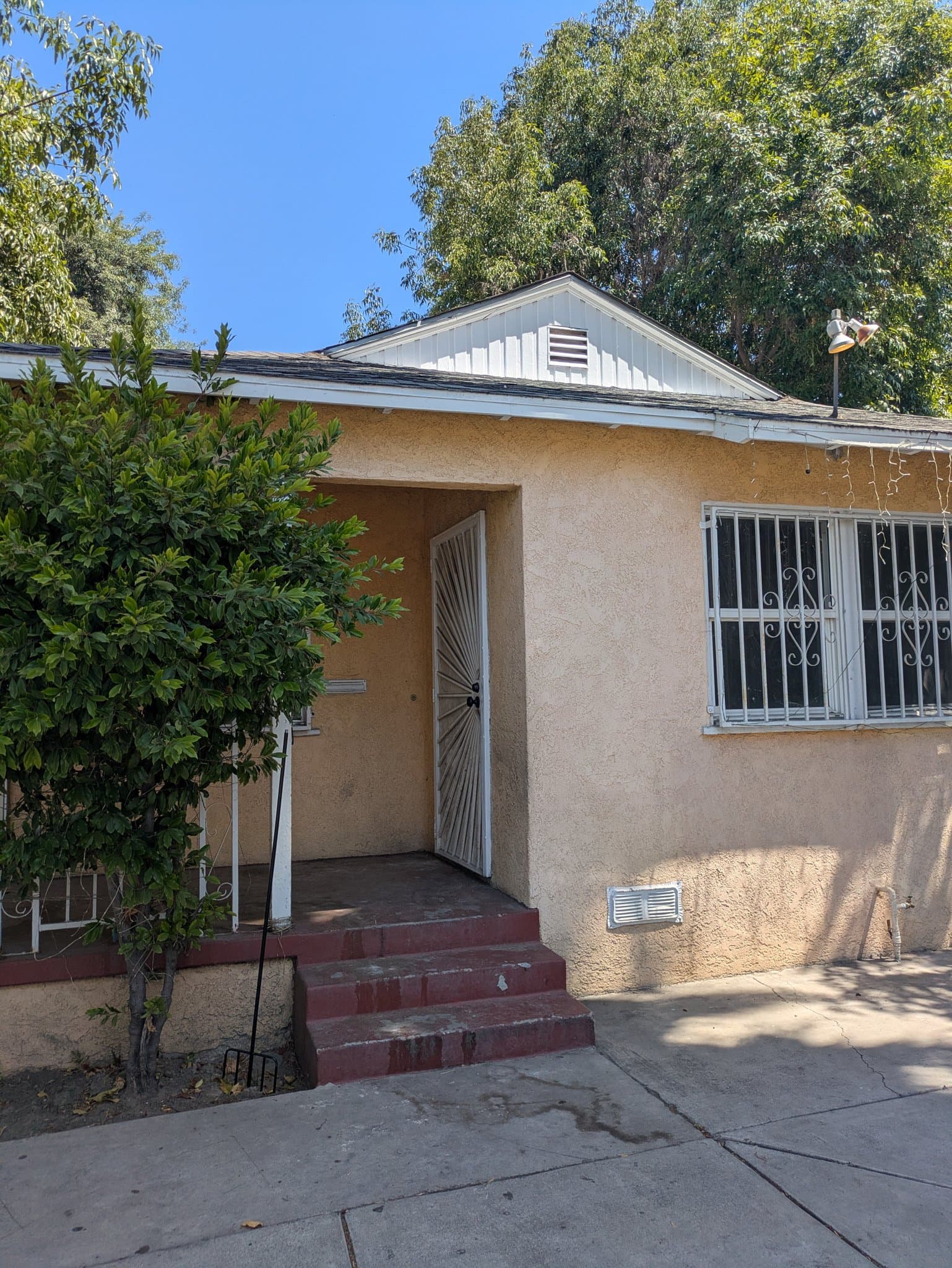 Los Angeles Multiplex: 1513 E 106th St