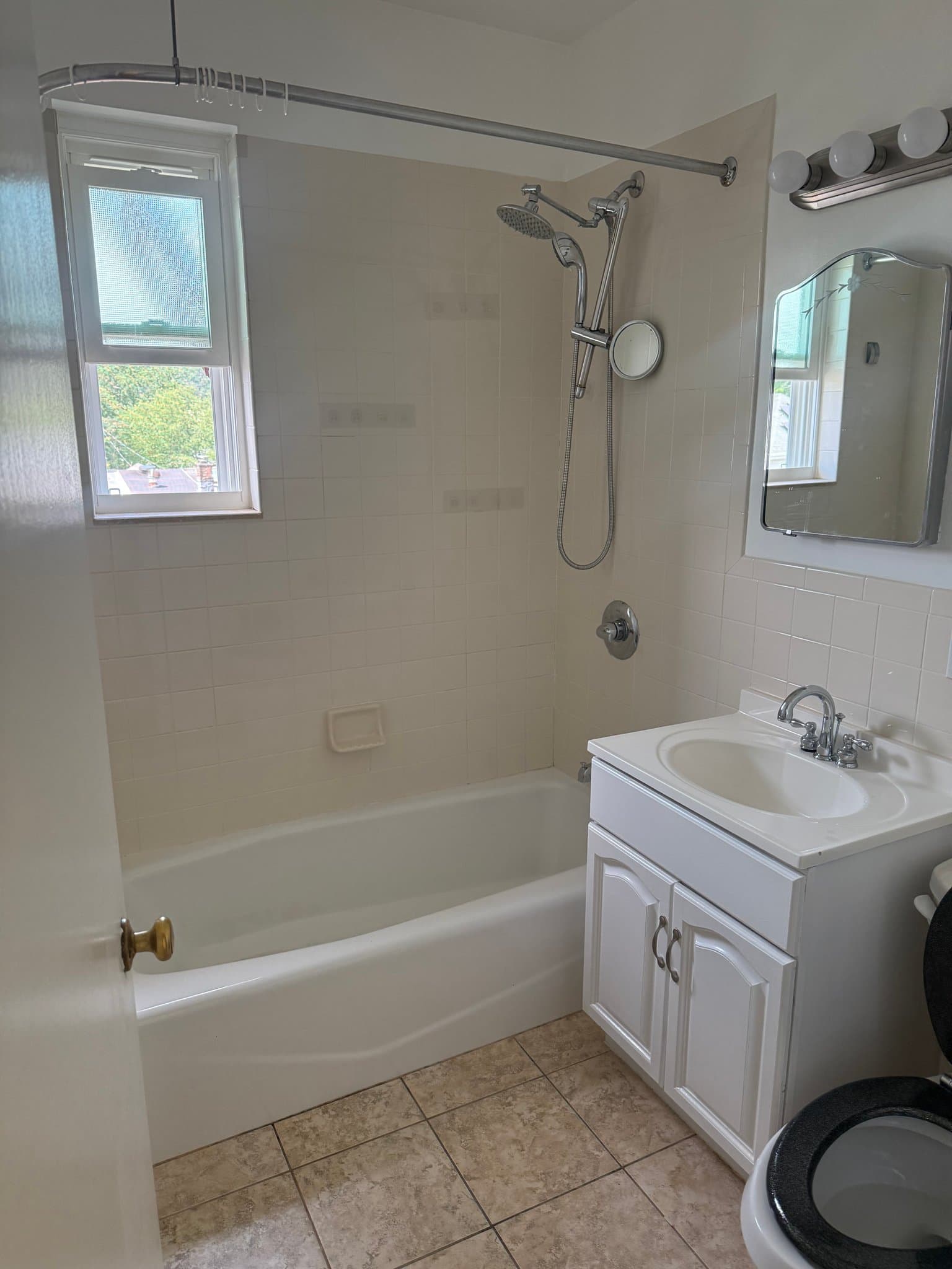 Yonkers Apartment: 127 Belknap Ave