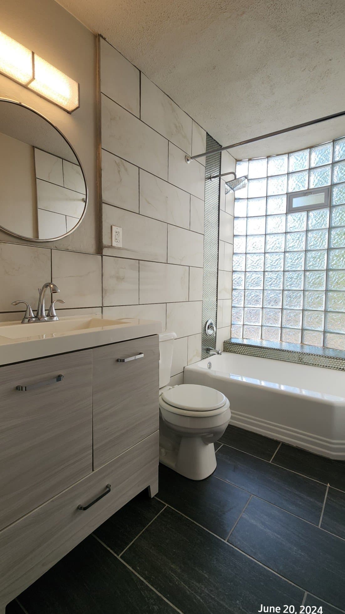 St Louis Apartment: 5878 Nottingham Ave.
