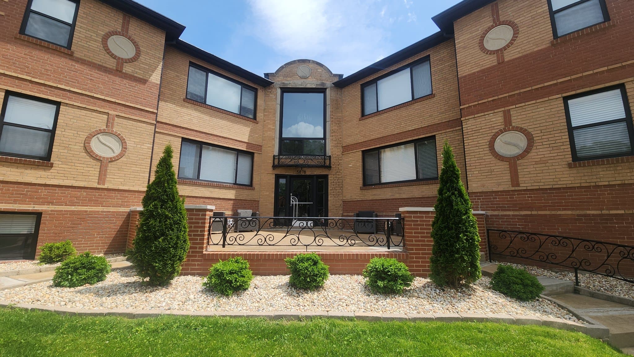 St Louis Apartment: 5878 Nottingham Ave.