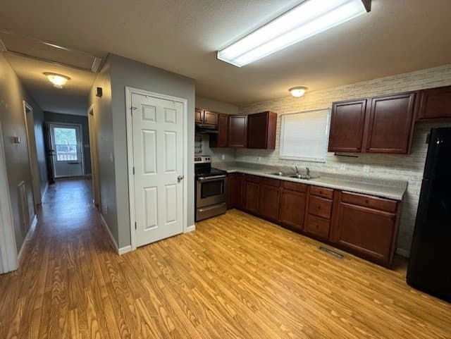 Knoxville House: 287 W Watt St