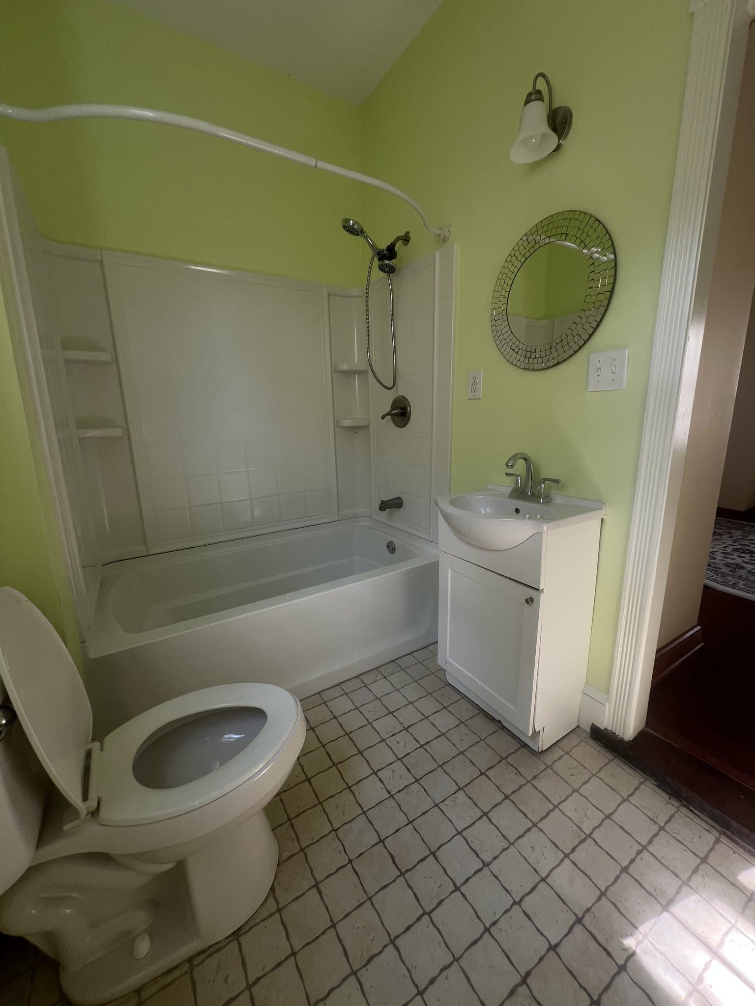 Richmond Single Room: 2500 Block Bainbridge st