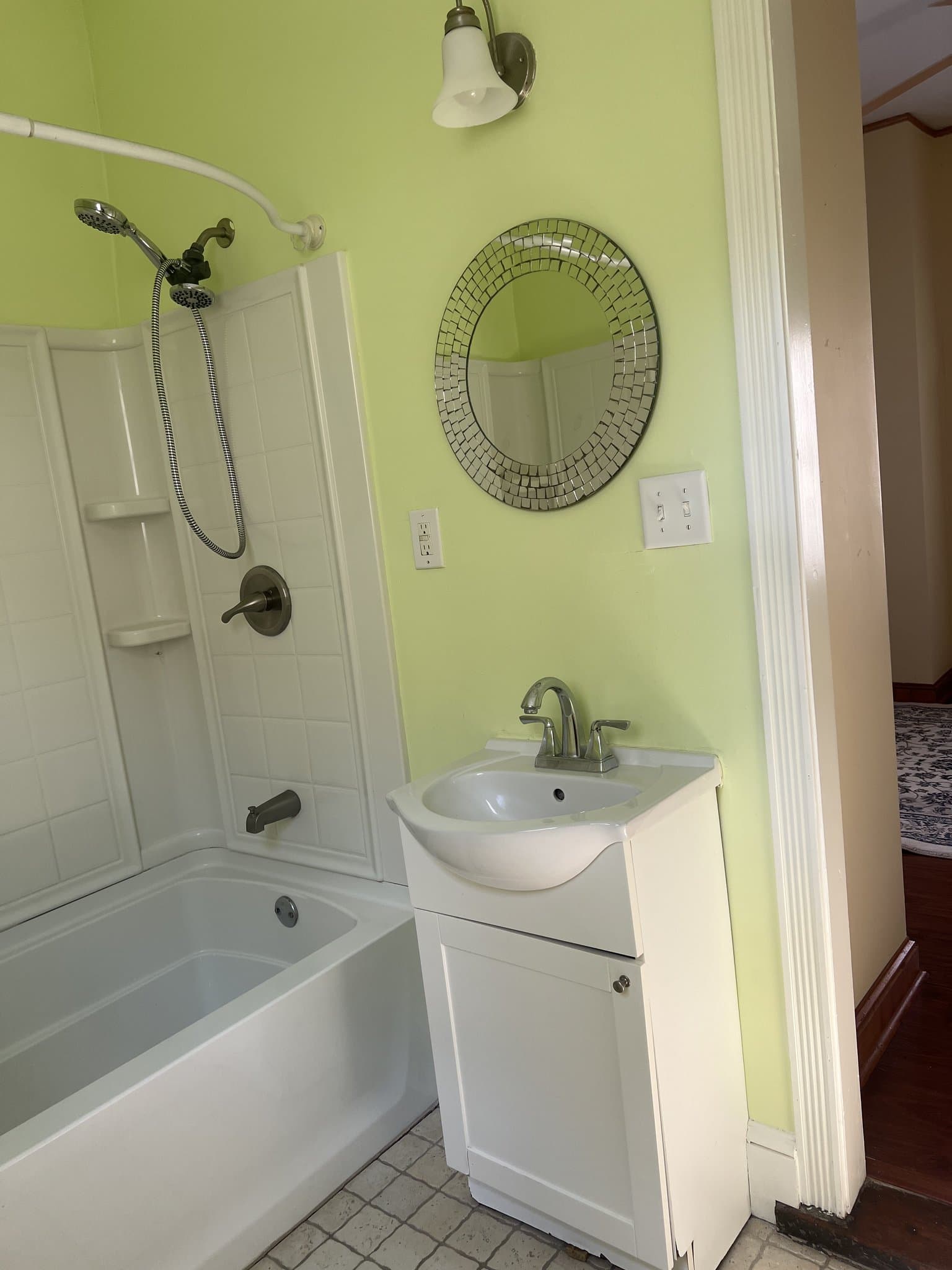 Richmond Single Room: 2500 Block Bainbridge st