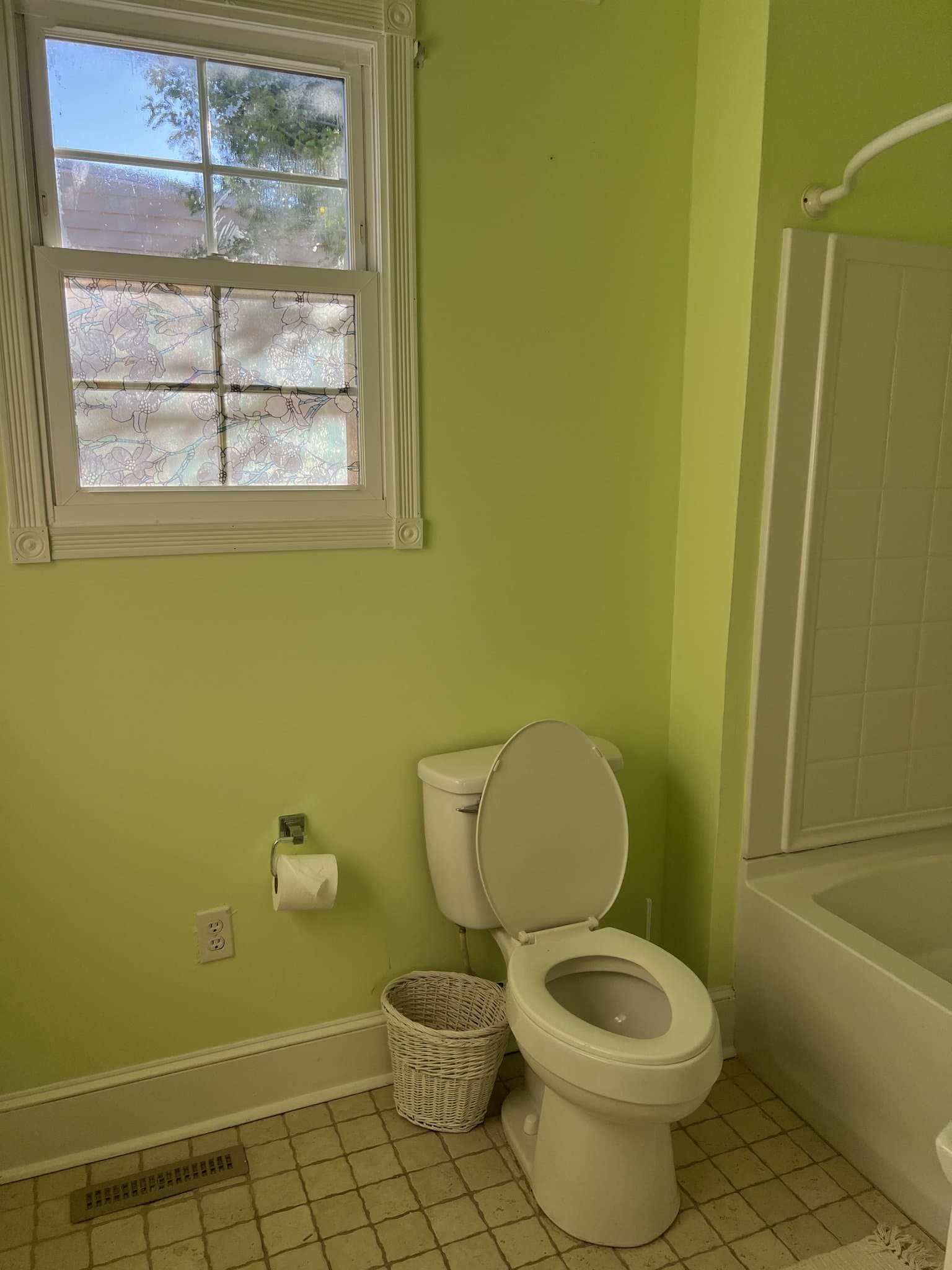 Richmond Single Room: 2500 Block Bainbridge st