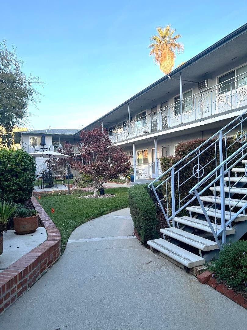 Pasadena Apartment: 251 N El Molino Ave
