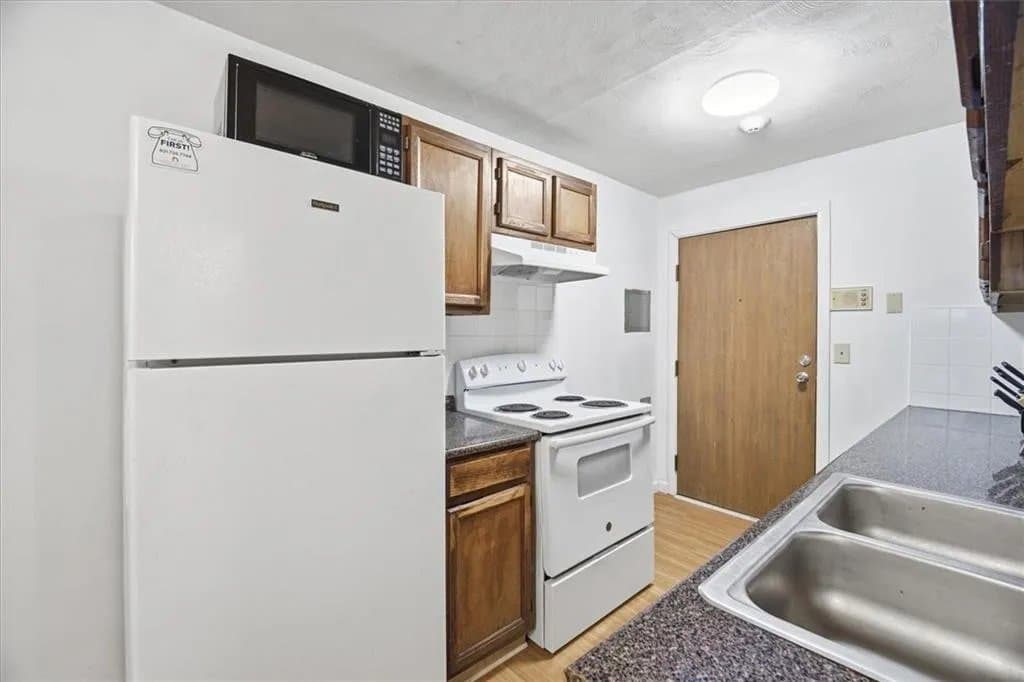 North Providence Apartment: 420 Woodward Rd