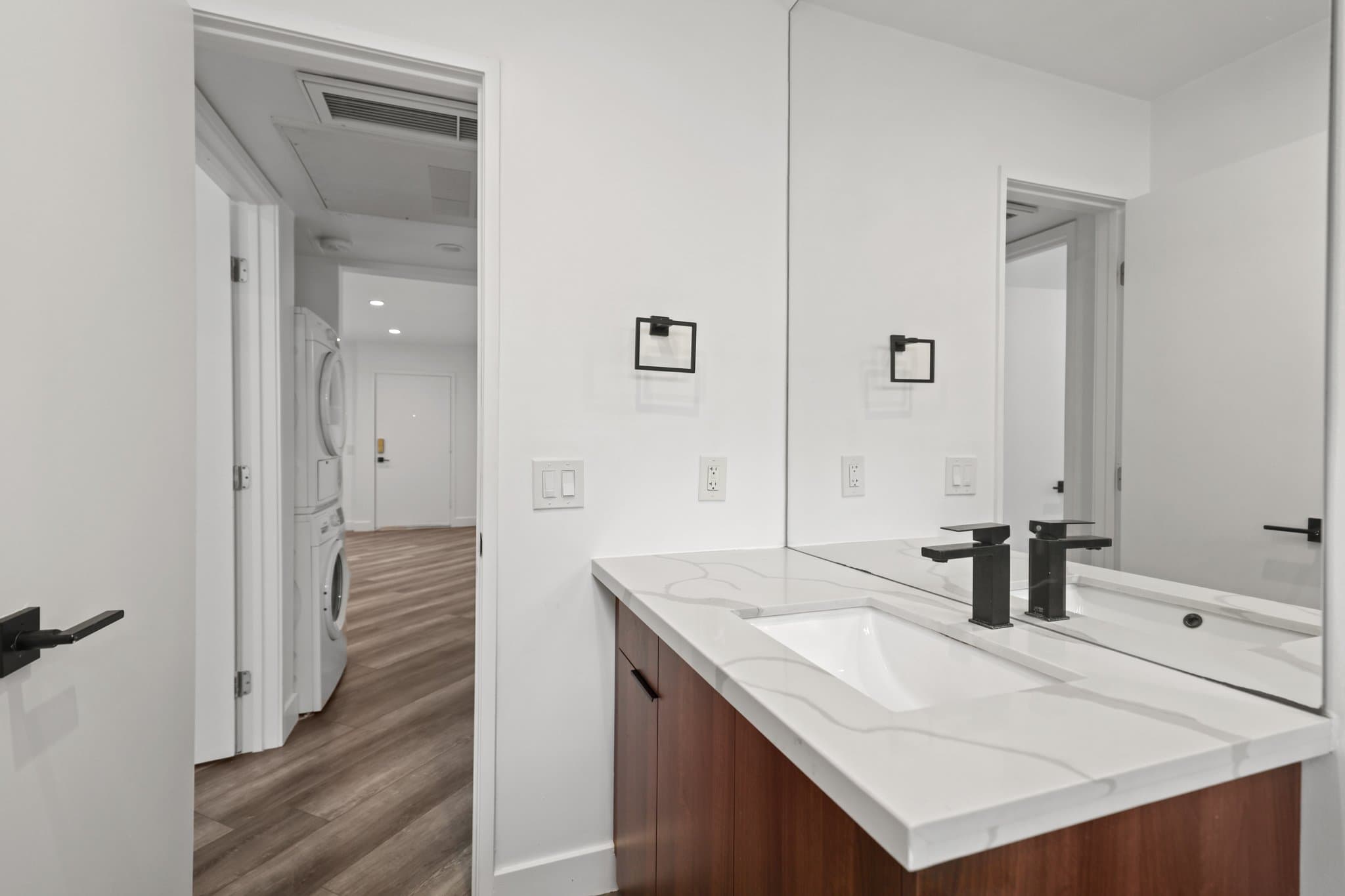 Los Angeles Apartment: 6307 Elgin Street