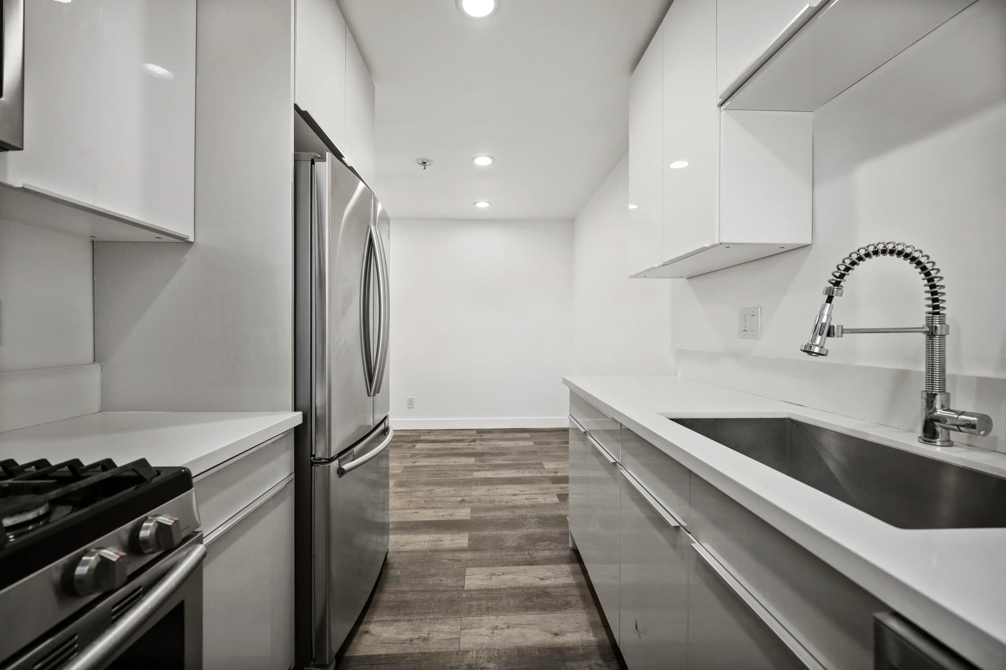 Los Angeles Apartment: 1333 W 36th Place