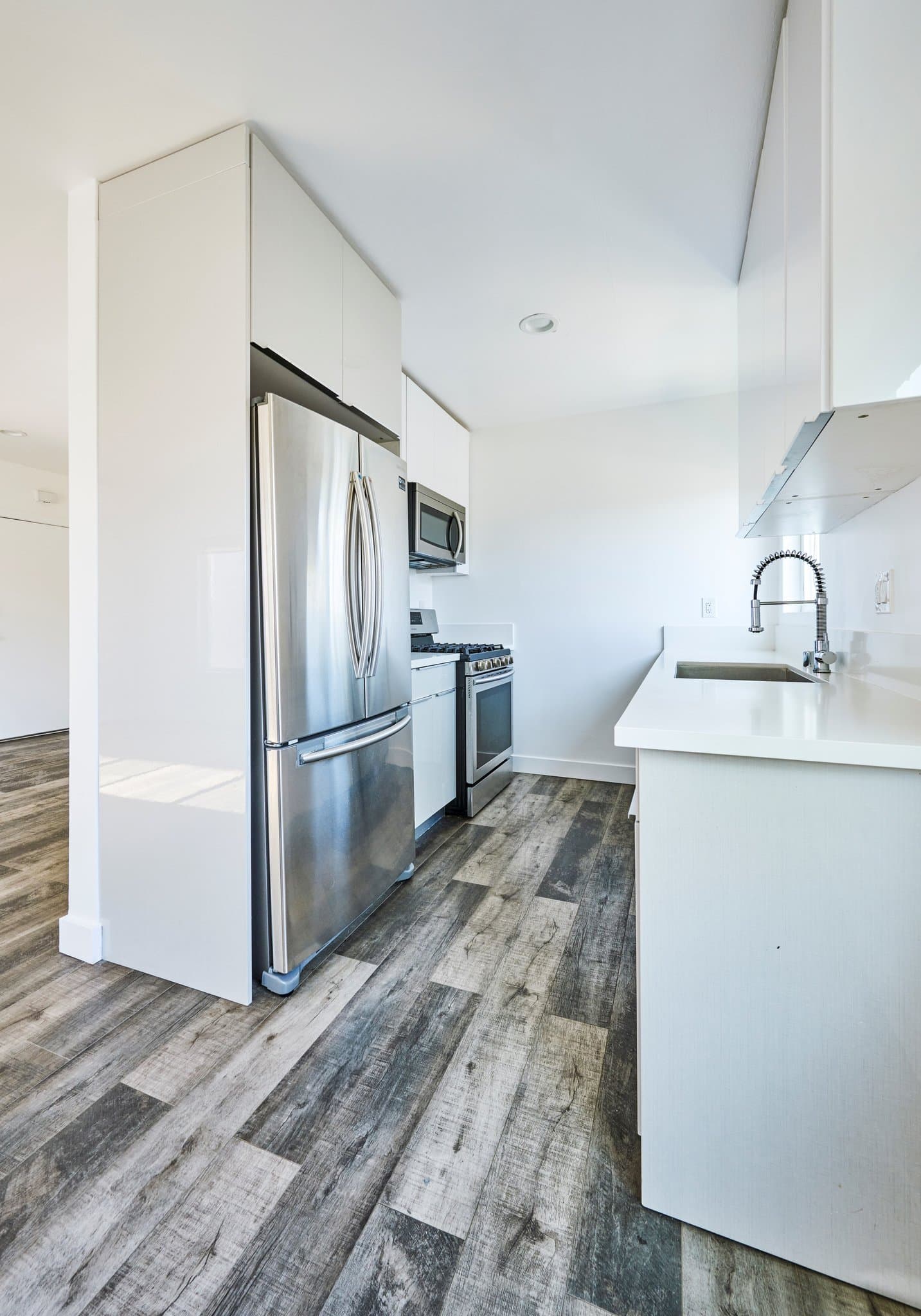 Los Angeles Apartment: 1333 W 36th Place