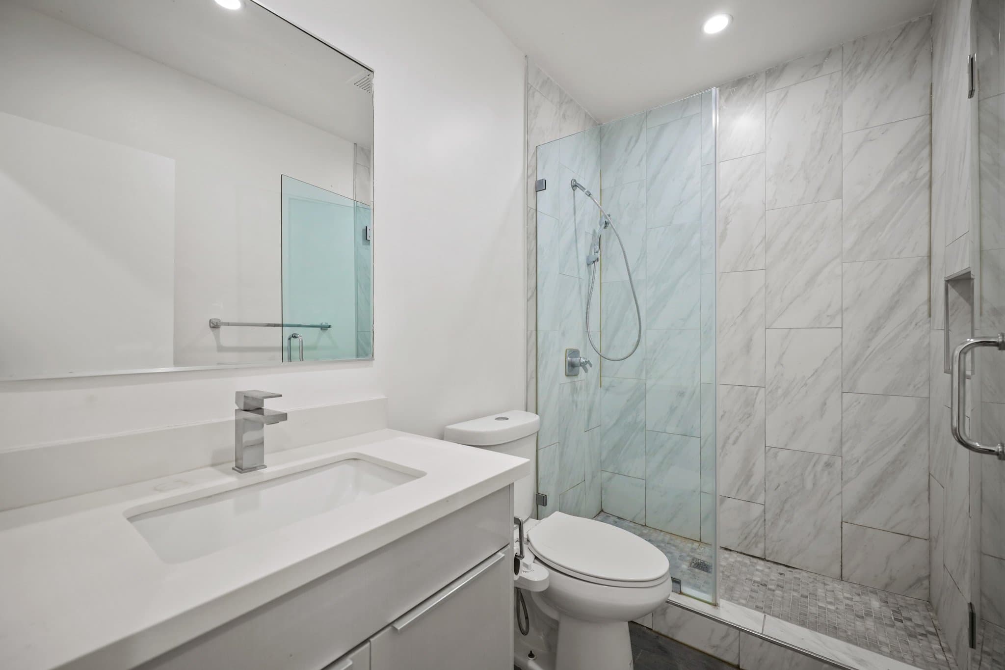 Los Angeles Apartment: 1333 W 36th Place