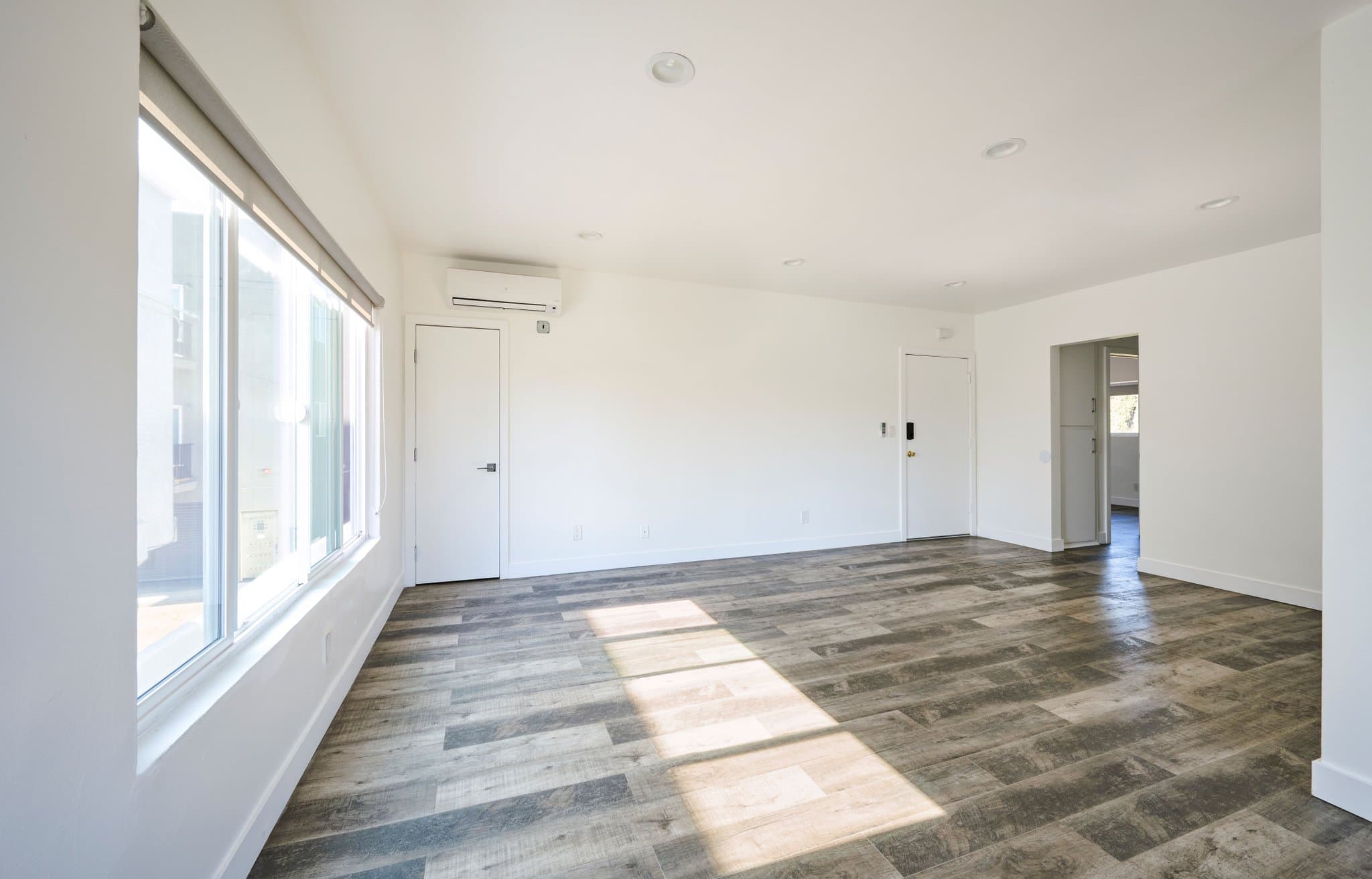 Los Angeles Apartment: 1333 W 36th Place