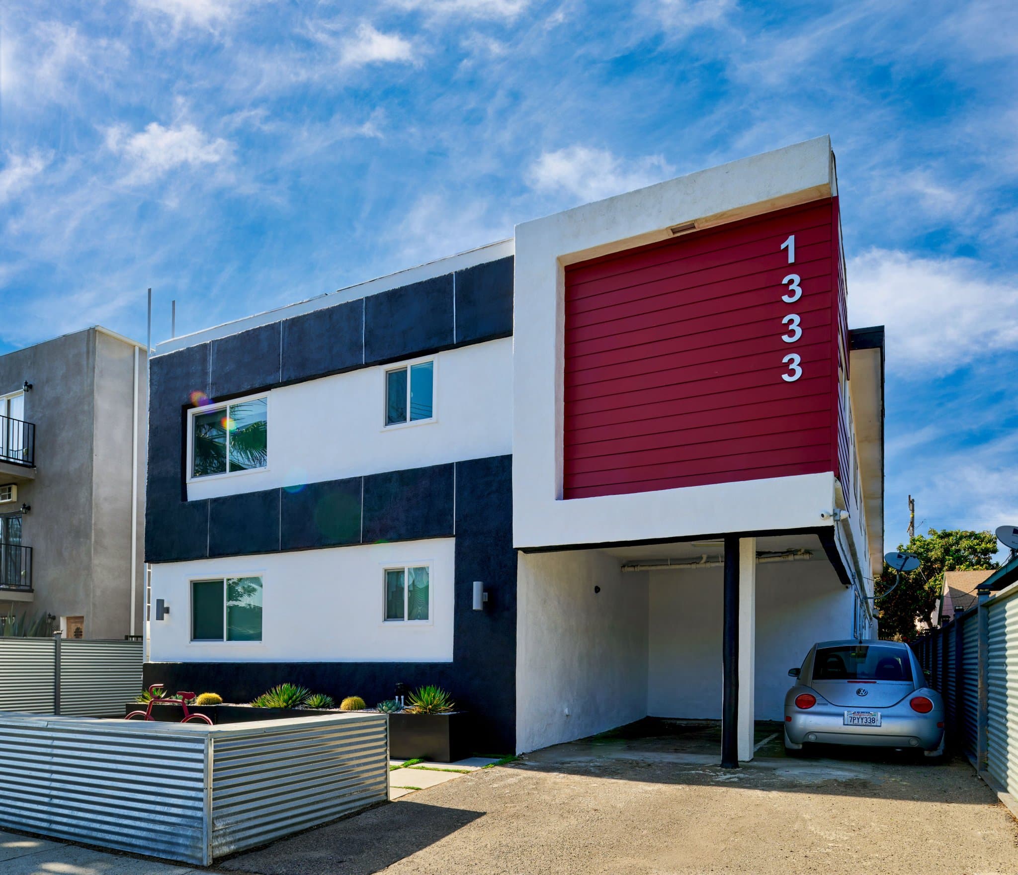 Los Angeles Apartment: 1333 W 36th Place