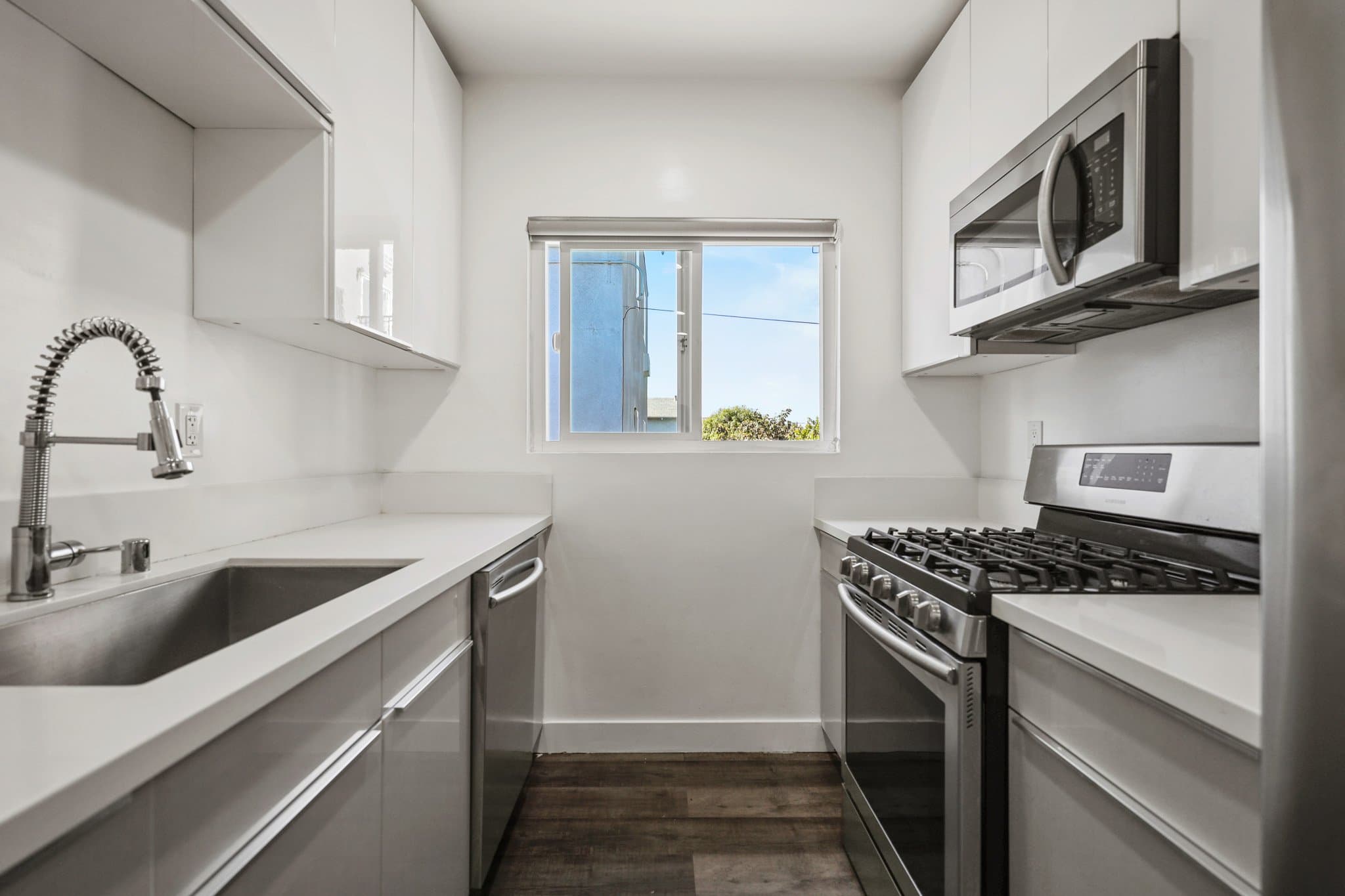 Los Angeles Apartment: 1333 W 36th Place