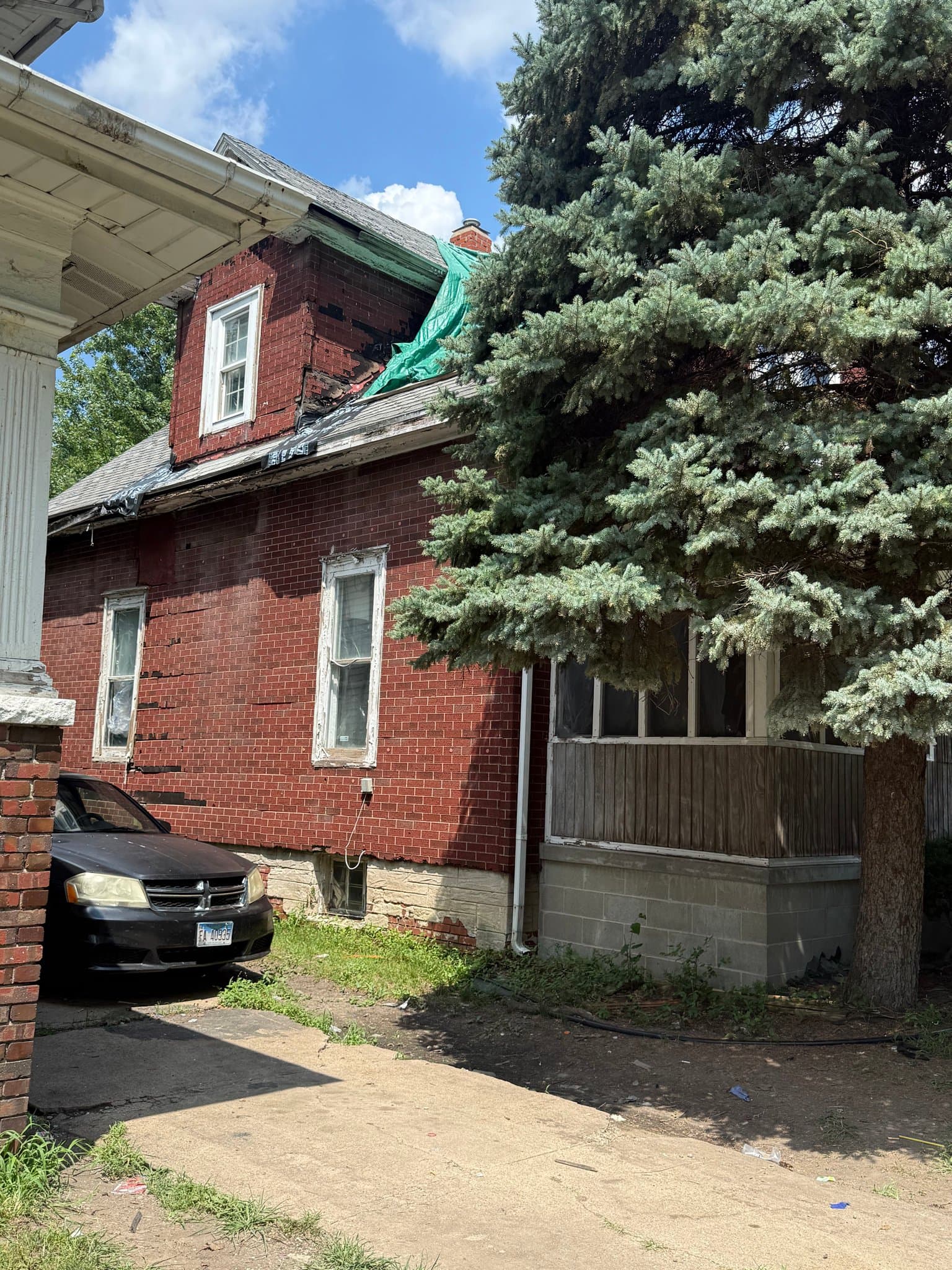 Decatur House: 442 W Division St