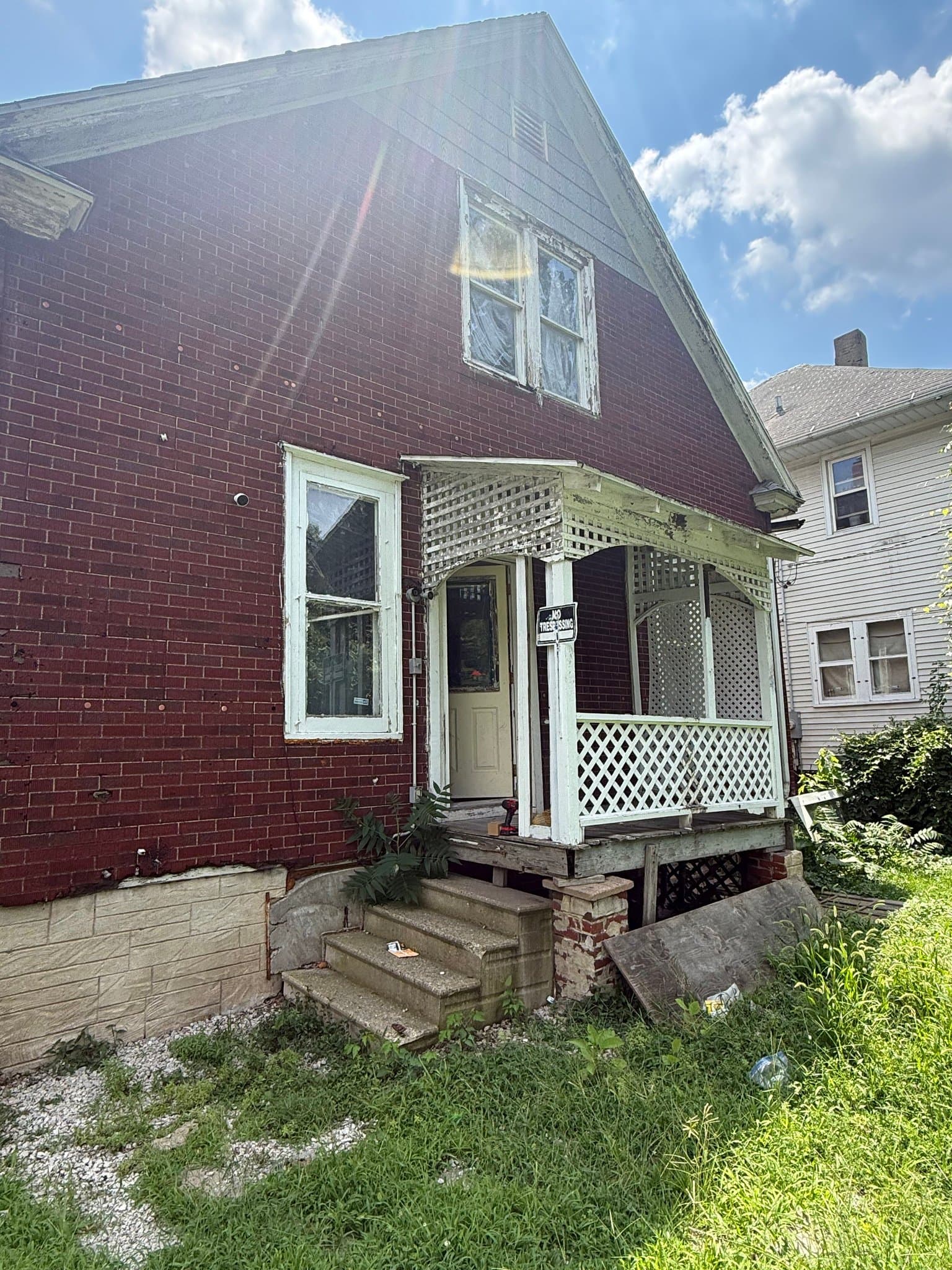 Decatur House: 442 W Division St
