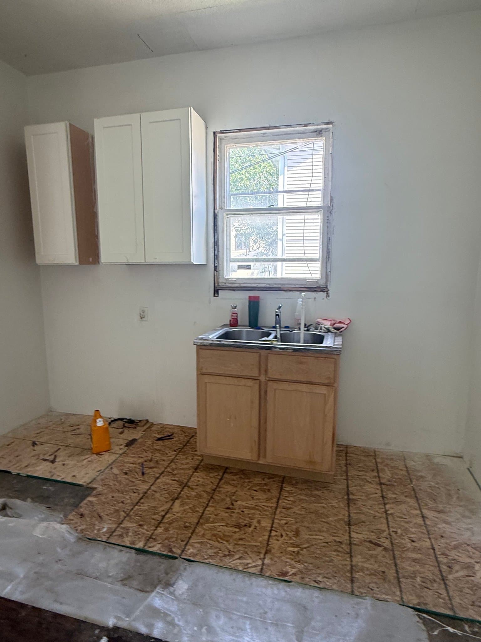 Decatur House: 442 W Division St
