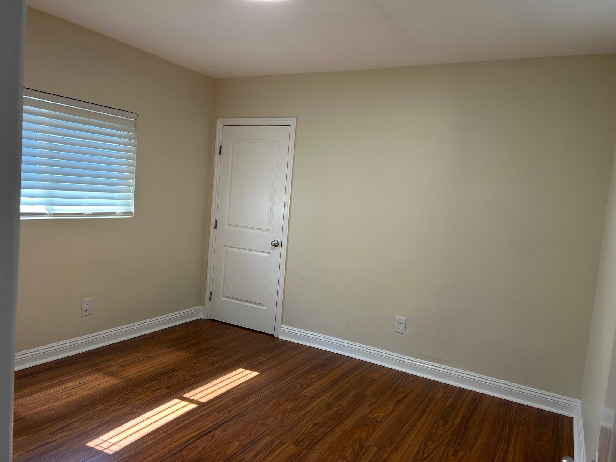 Los Angeles House: 1915 w vernon ave