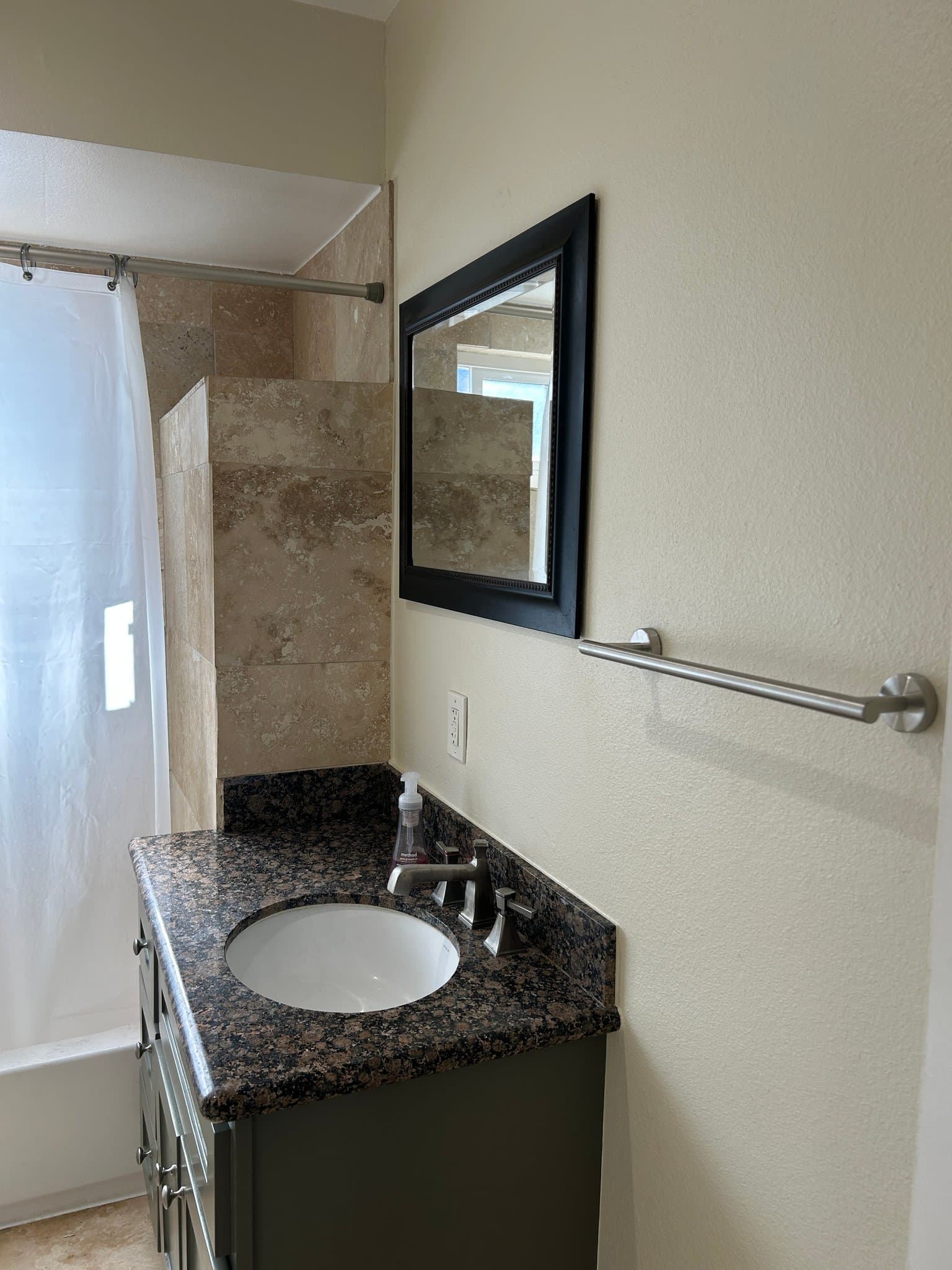 Los Angeles House: 1915 w vernon ave