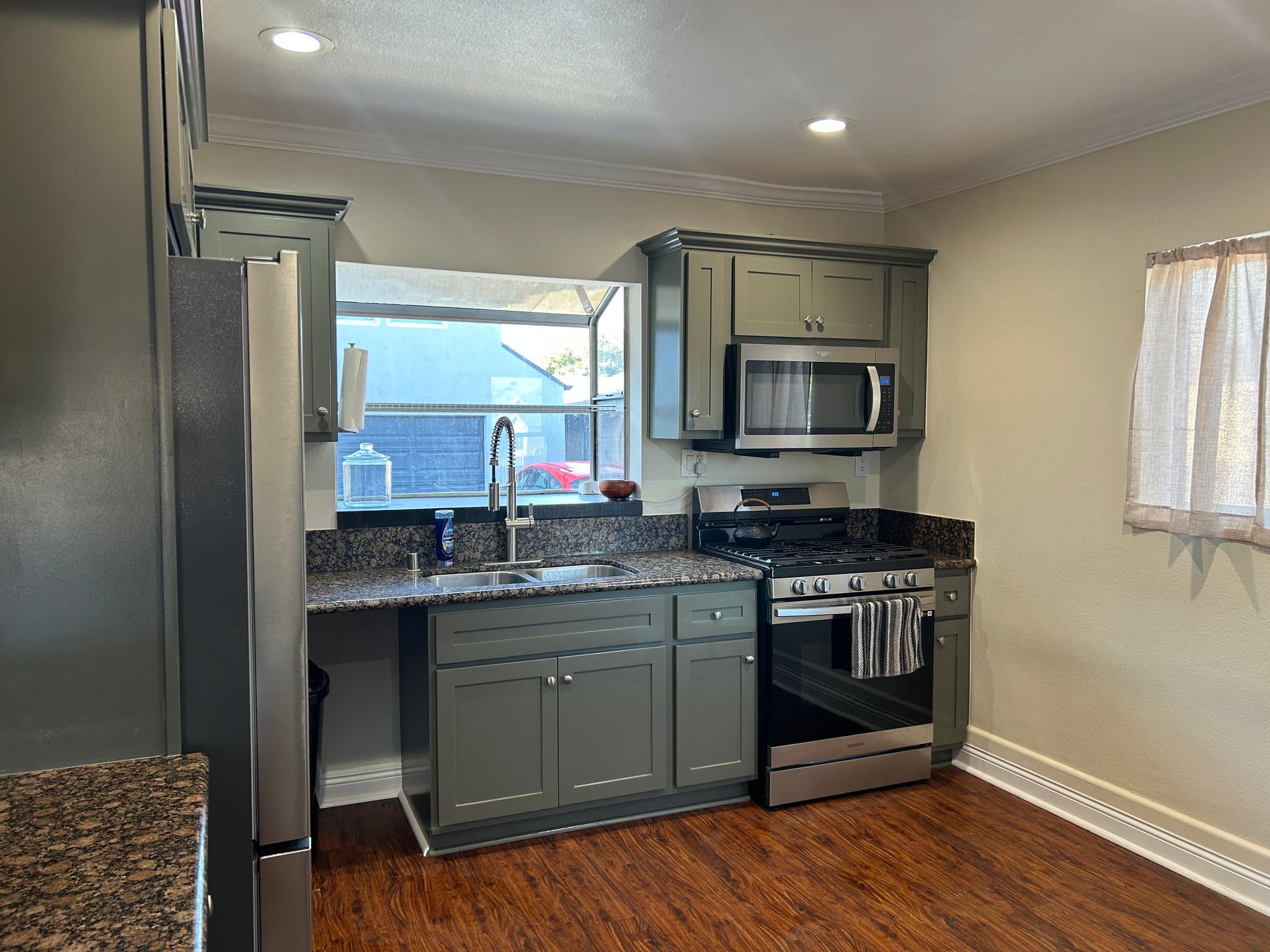 Los Angeles House: 1915 w vernon ave