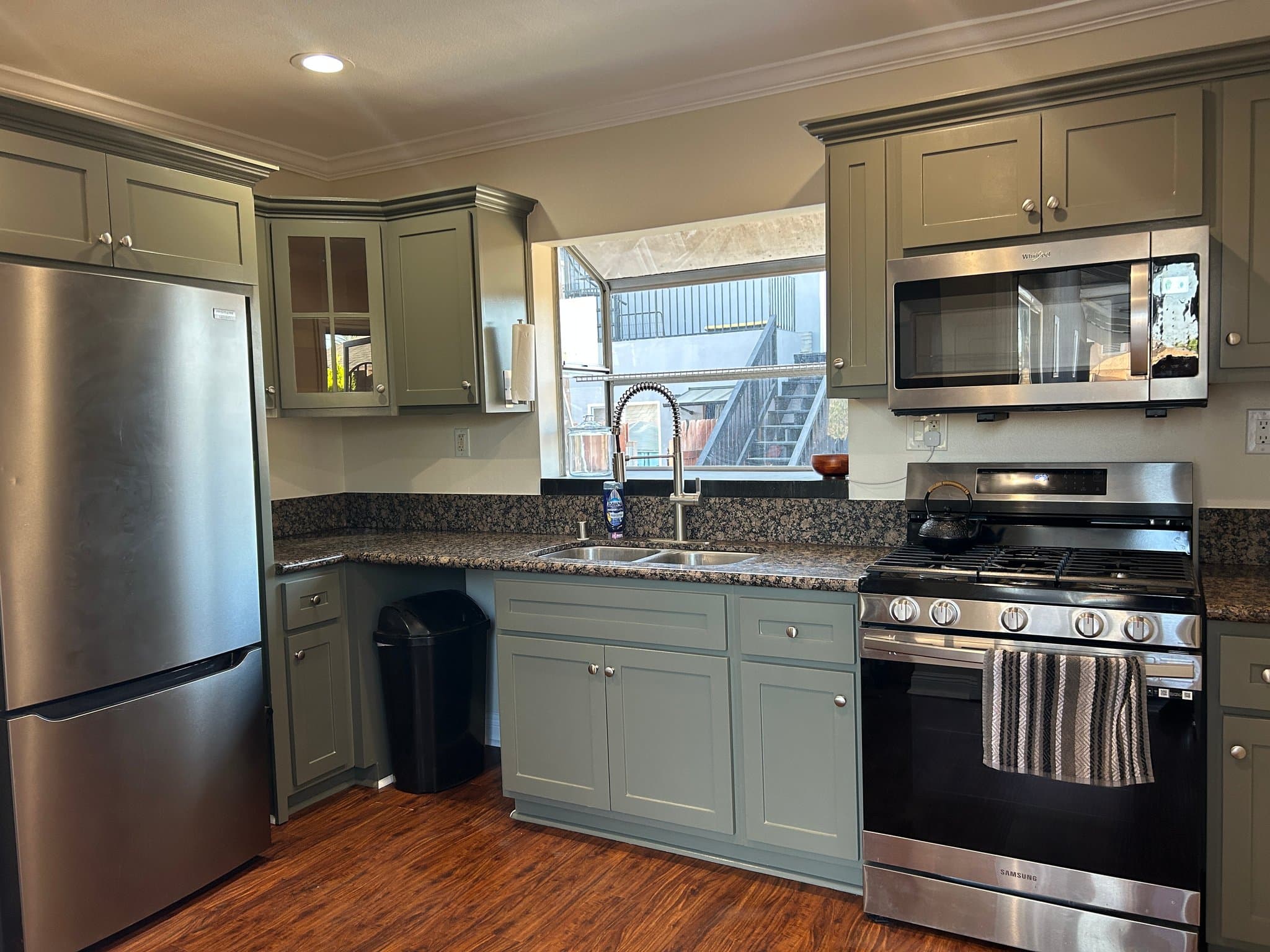 Los Angeles House: 1915 w vernon ave
