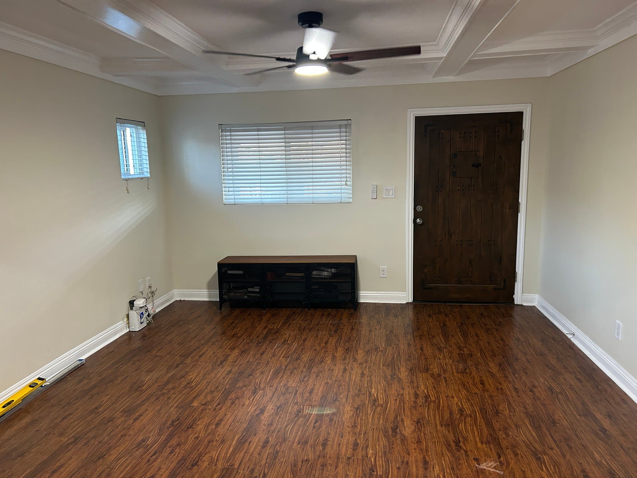 Los Angeles House: 1915 w vernon ave