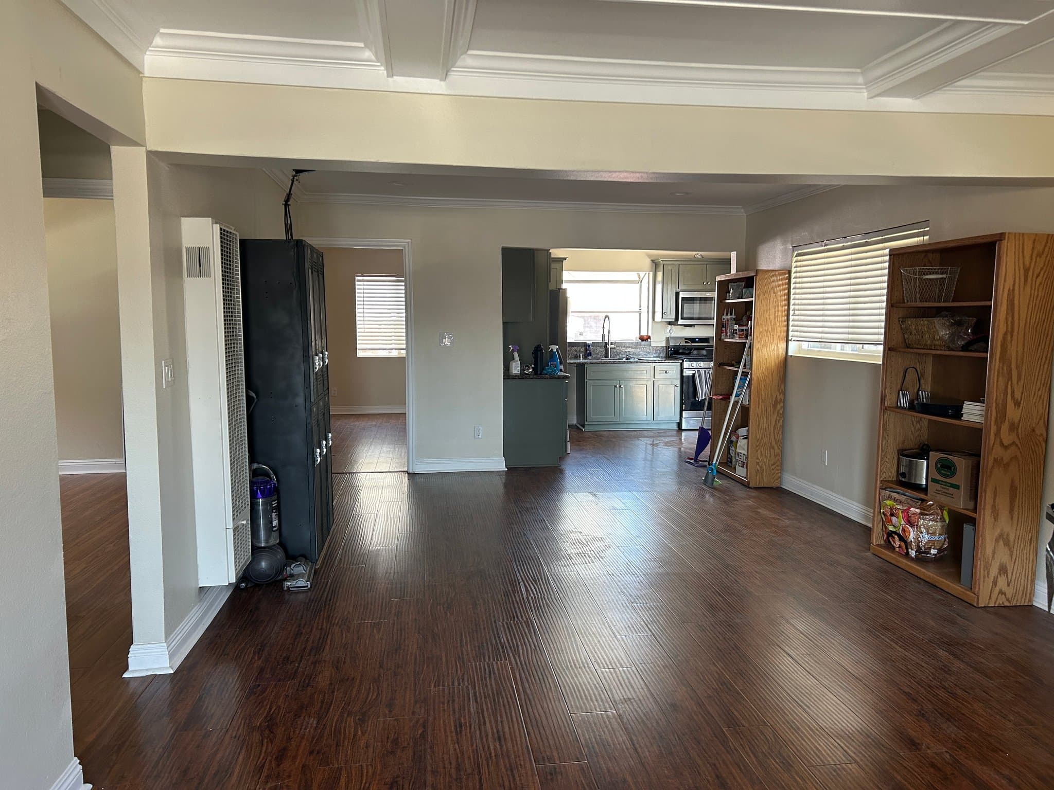 Los Angeles House: 1915 w vernon ave