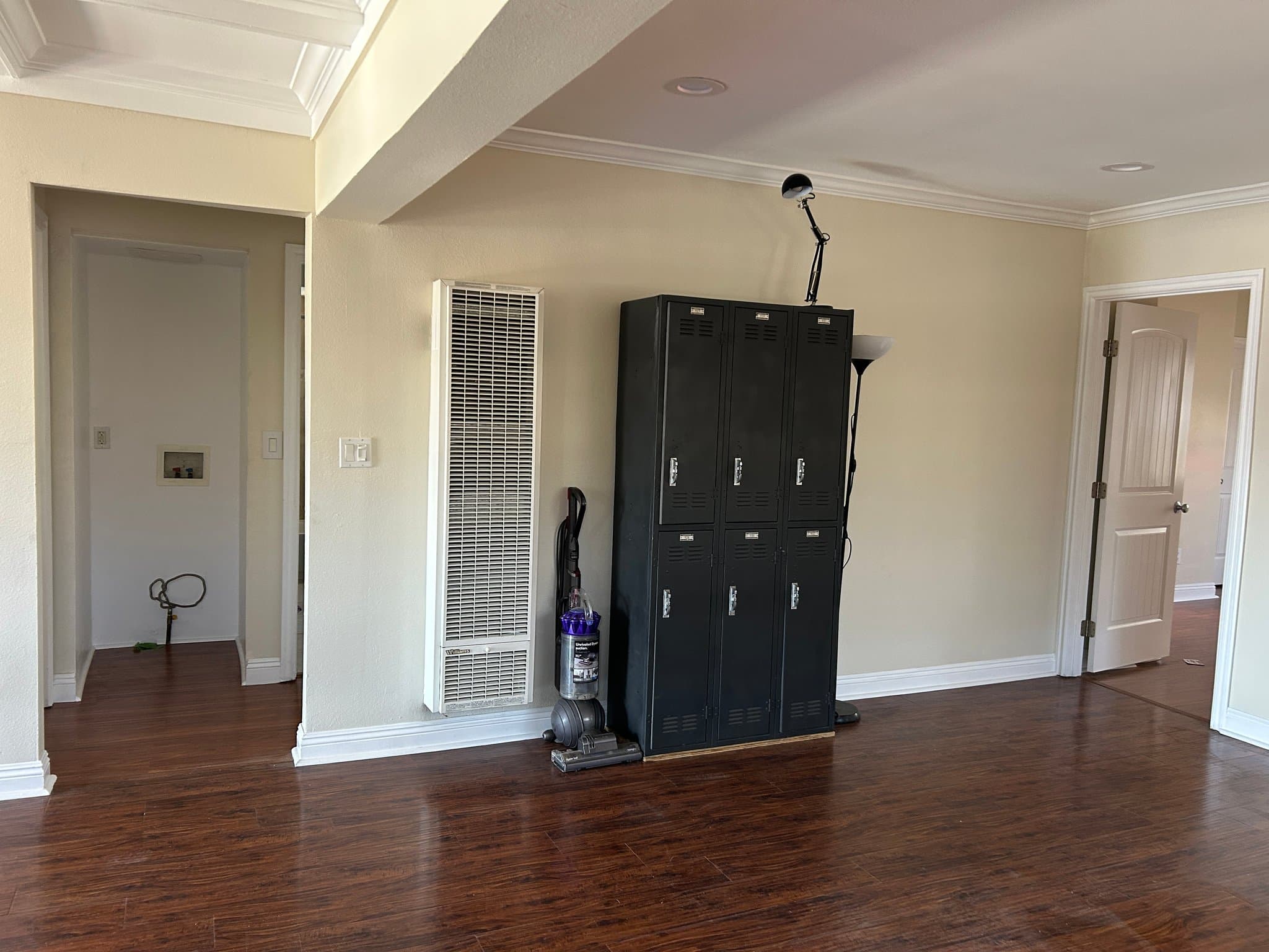 Los Angeles House: 1915 w vernon ave
