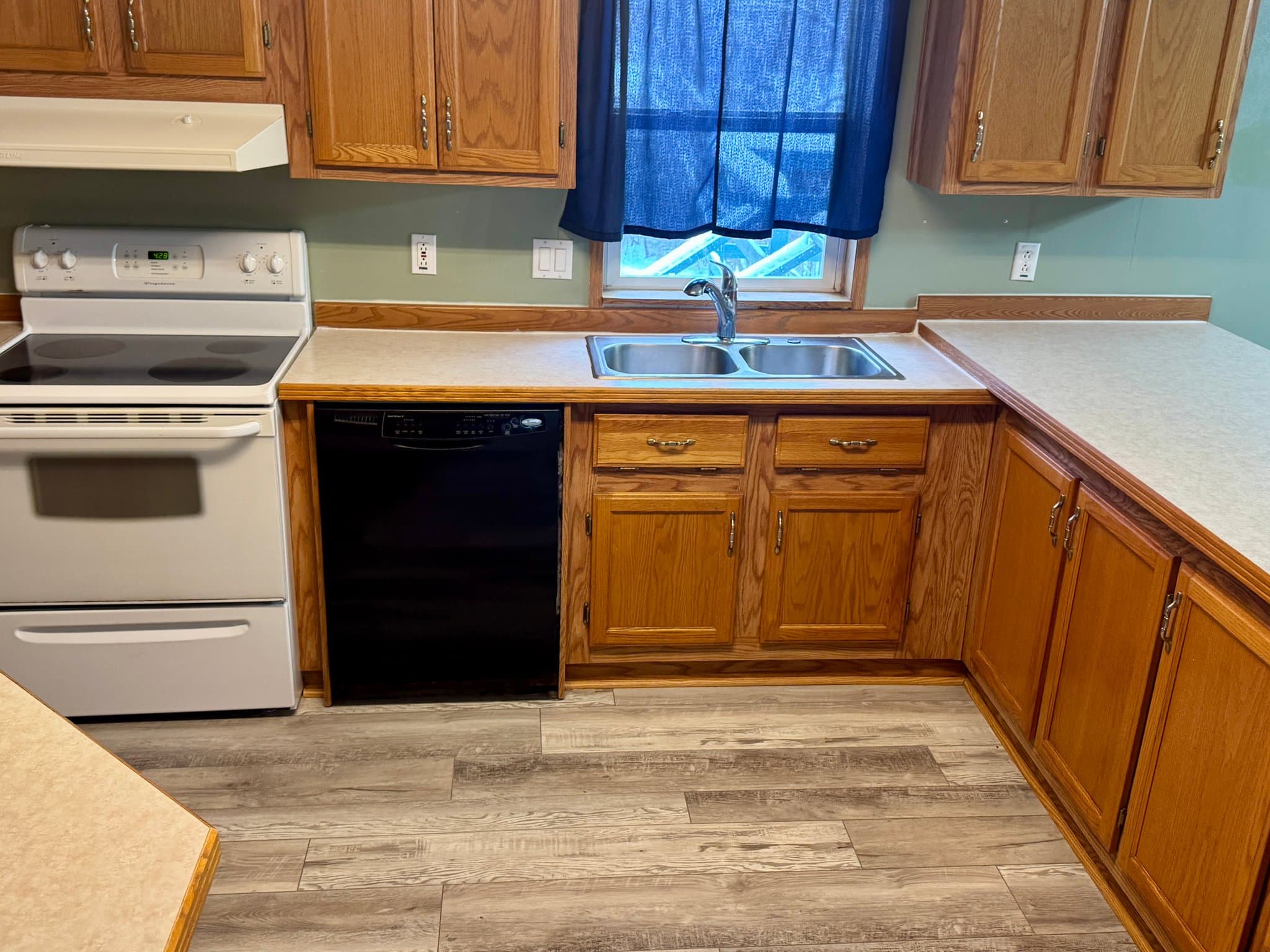 Litchfield House: 57975 226th St