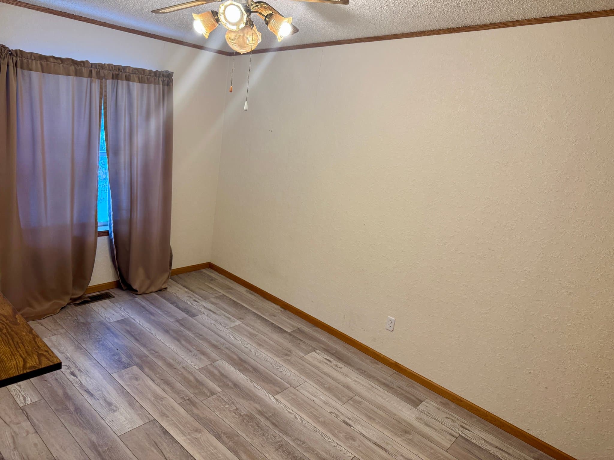 Litchfield House: 57975 226th St