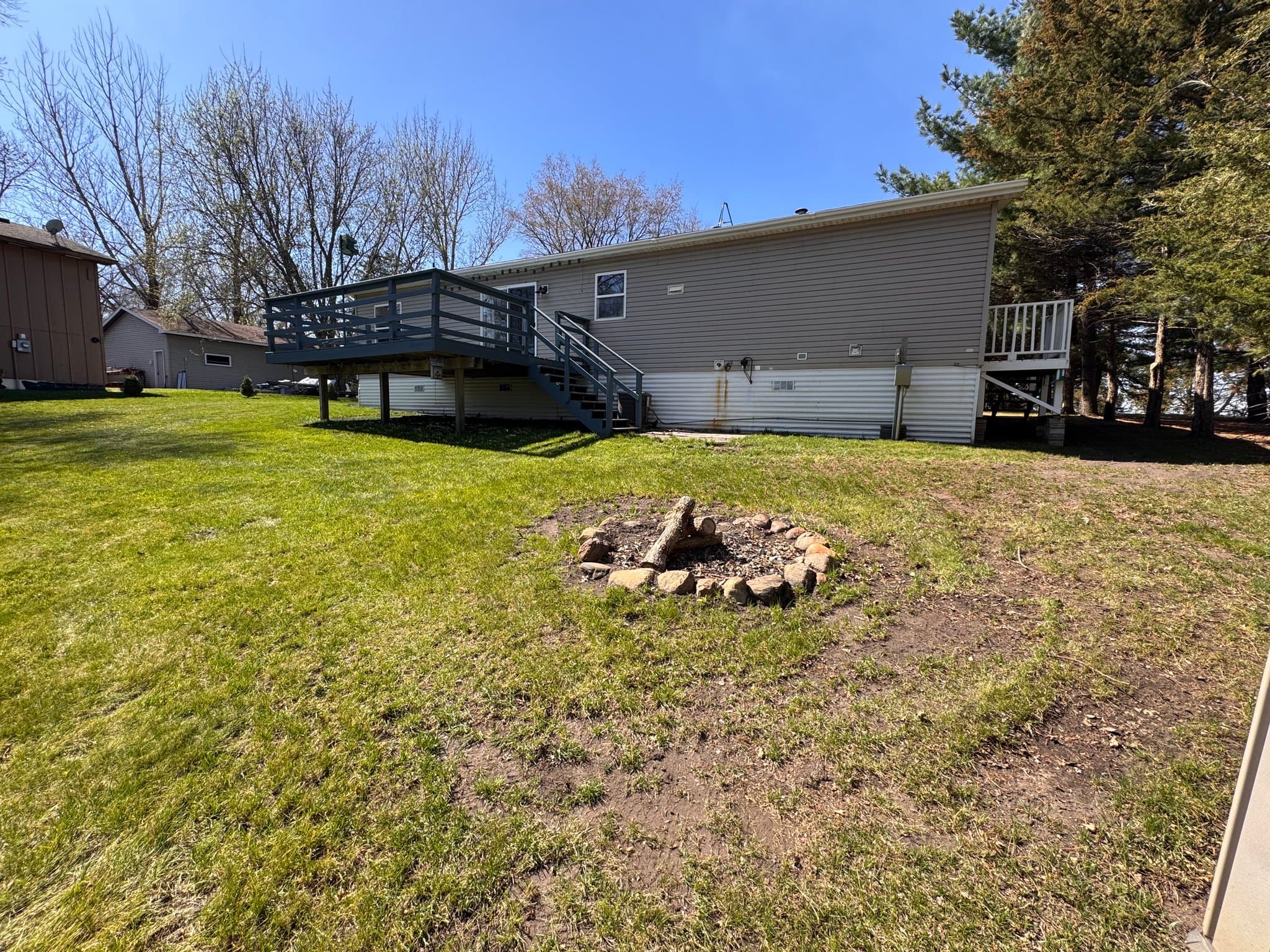 Litchfield House: 57975 226th St