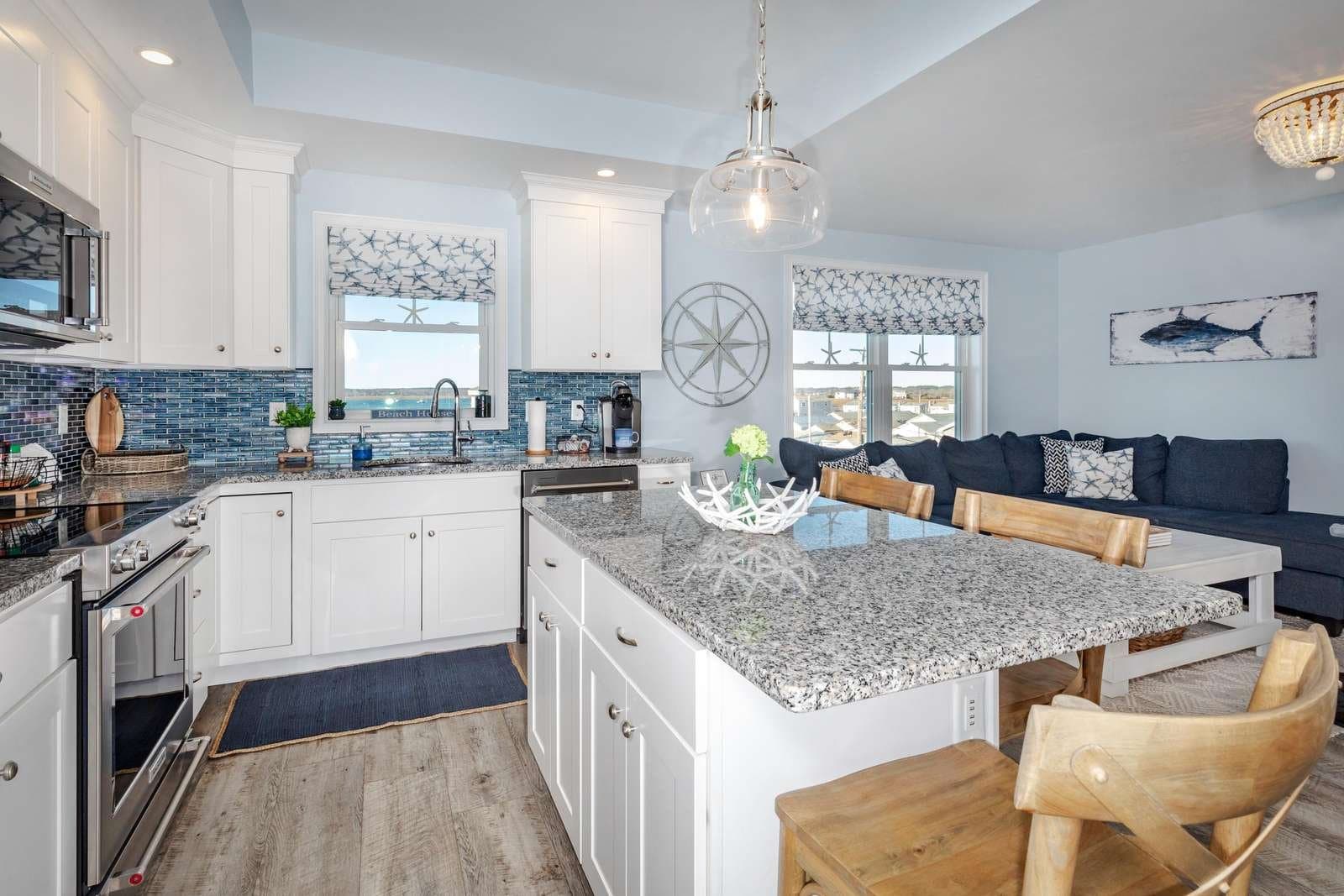 Hampton Condo: 128 Ashworth Ave