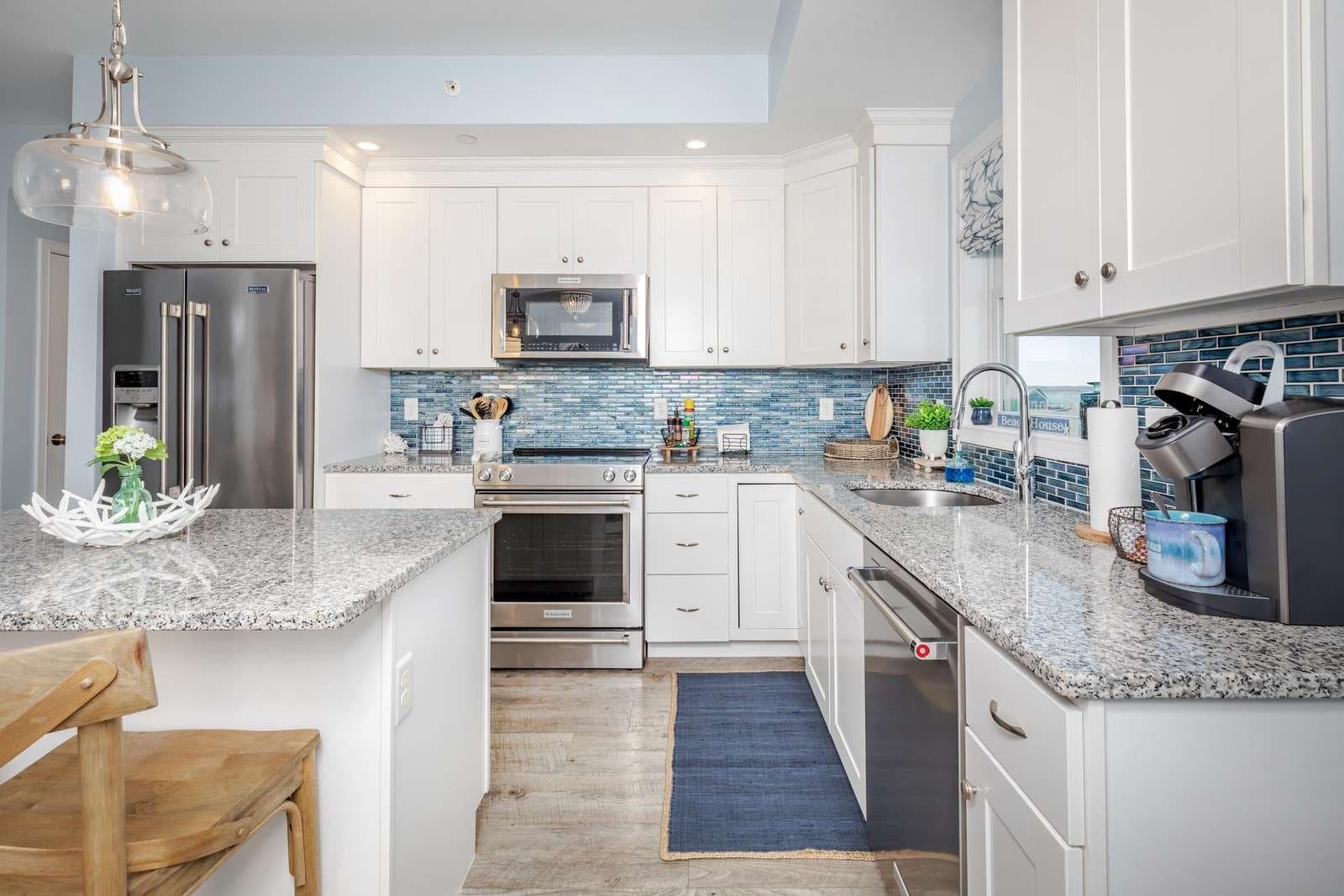 Hampton Condo: 128 Ashworth Ave