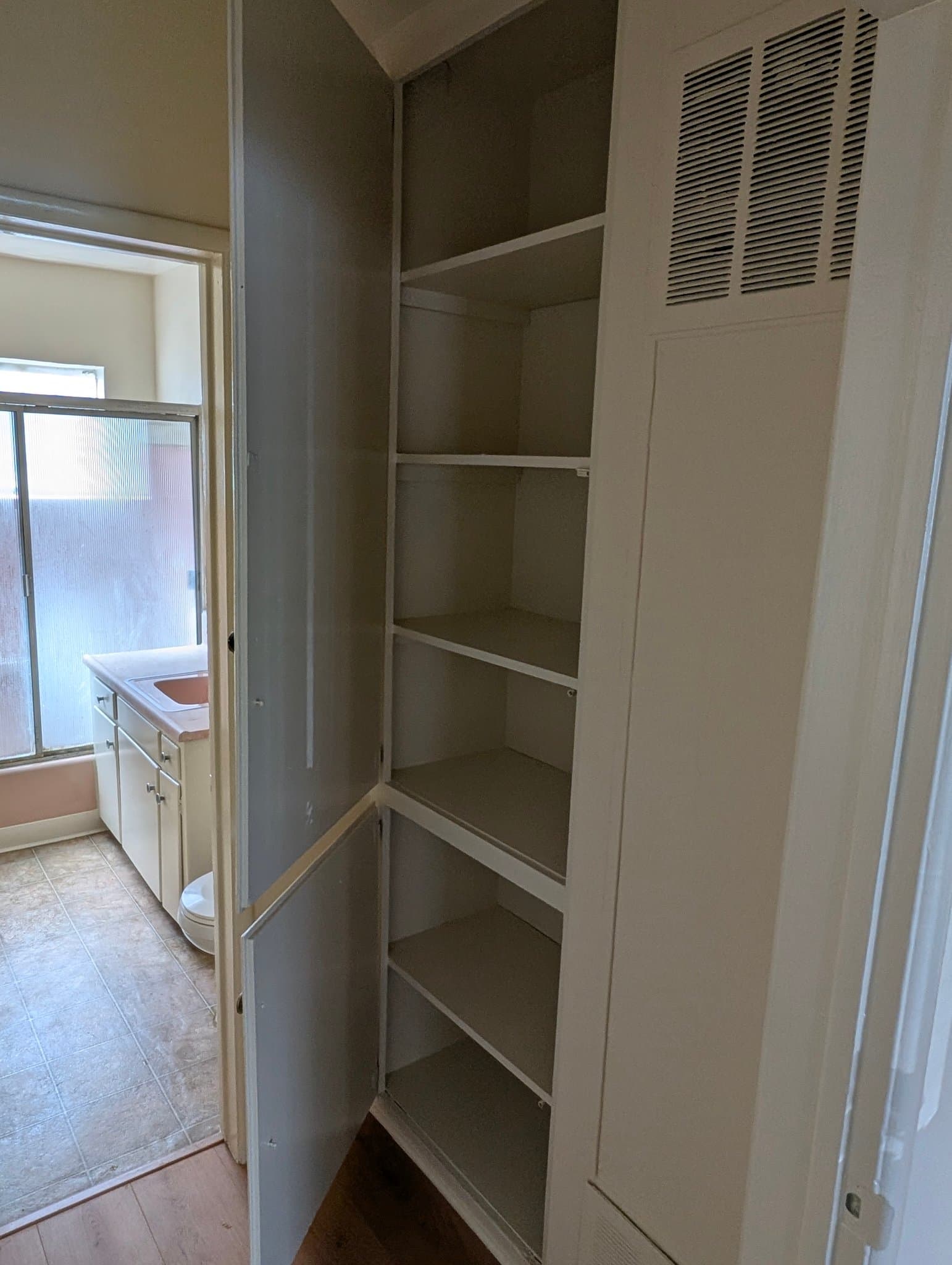Los Angeles Apartment: 10524 Palms Boulevard