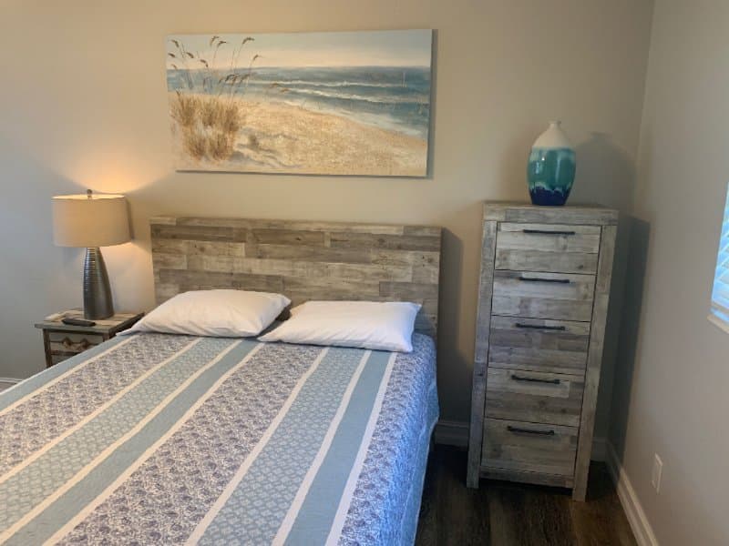 Jensen Beach Apartment: 2135 Northeast Dixie Highway