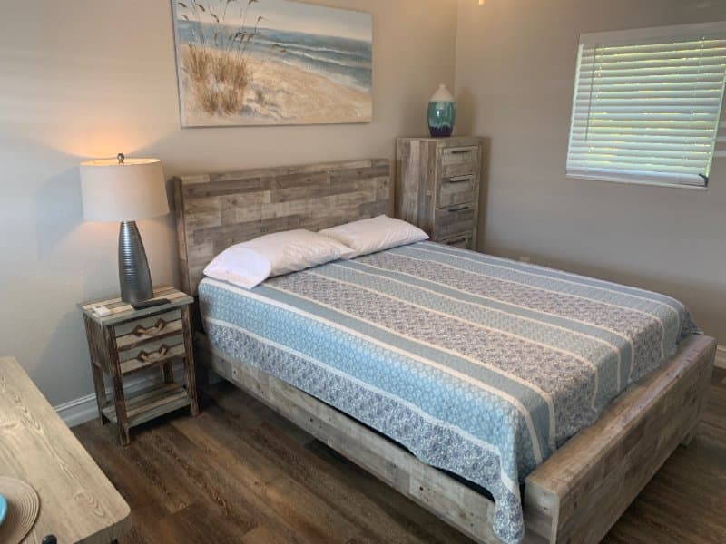 Jensen Beach Apartment: 2135 Northeast Dixie Highway
